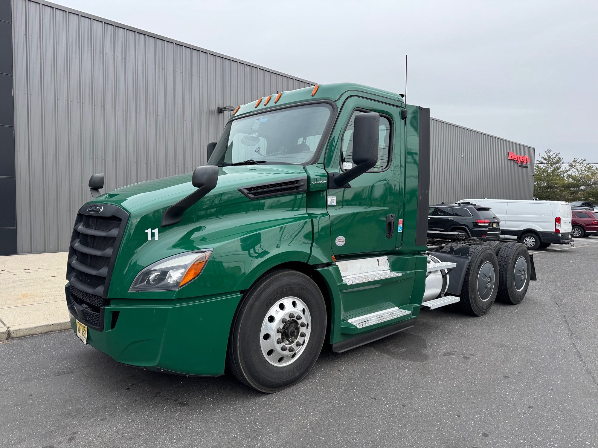 2020 FREIGHTLINER CASCADIA 126 2020 FREIGHTLINER CASCADIA 126 - image 1 of 6