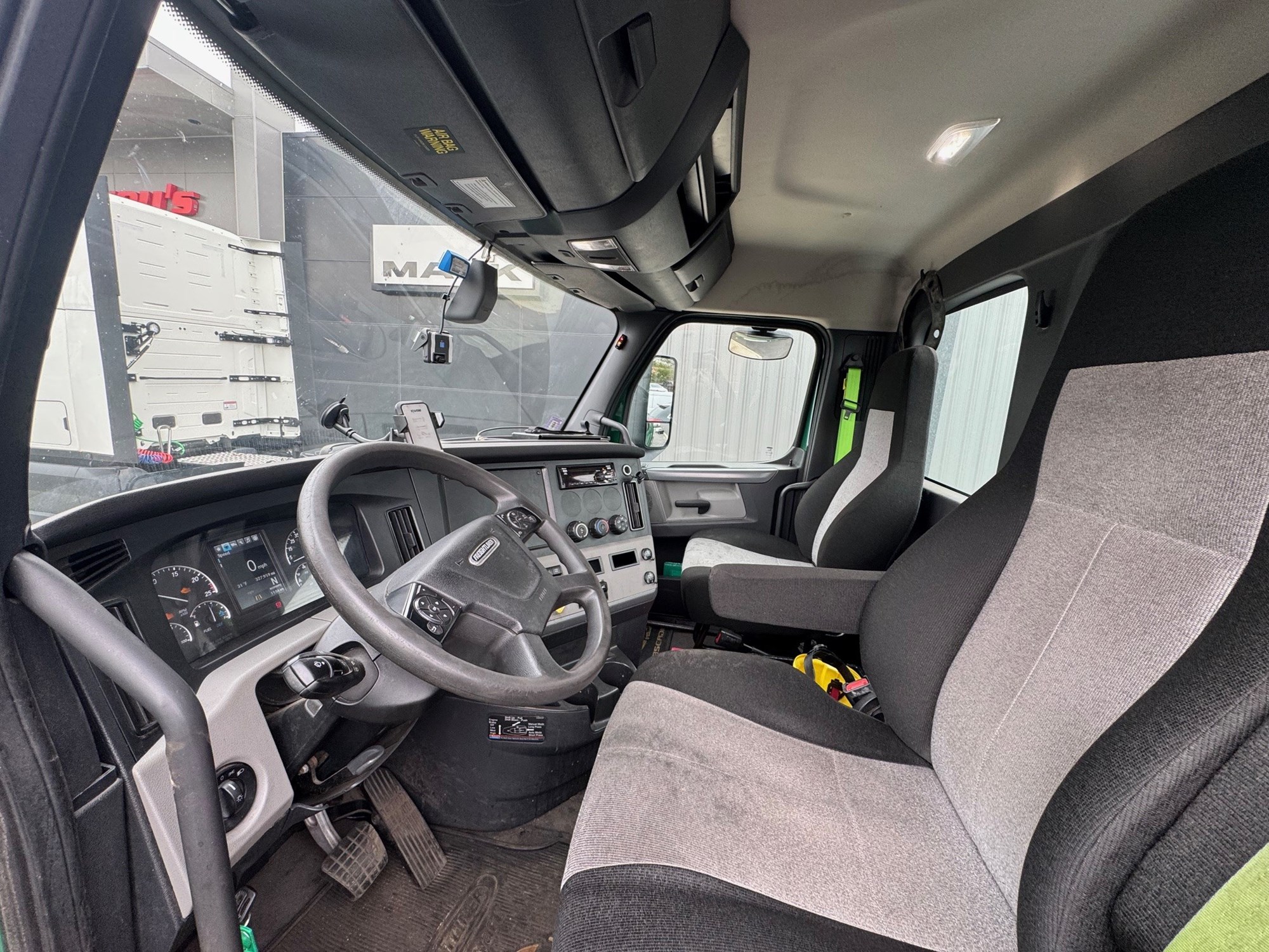 2020 FREIGHTLINER CASCADIA 126 2020 FREIGHTLINER CASCADIA 126 - image 5 of 6