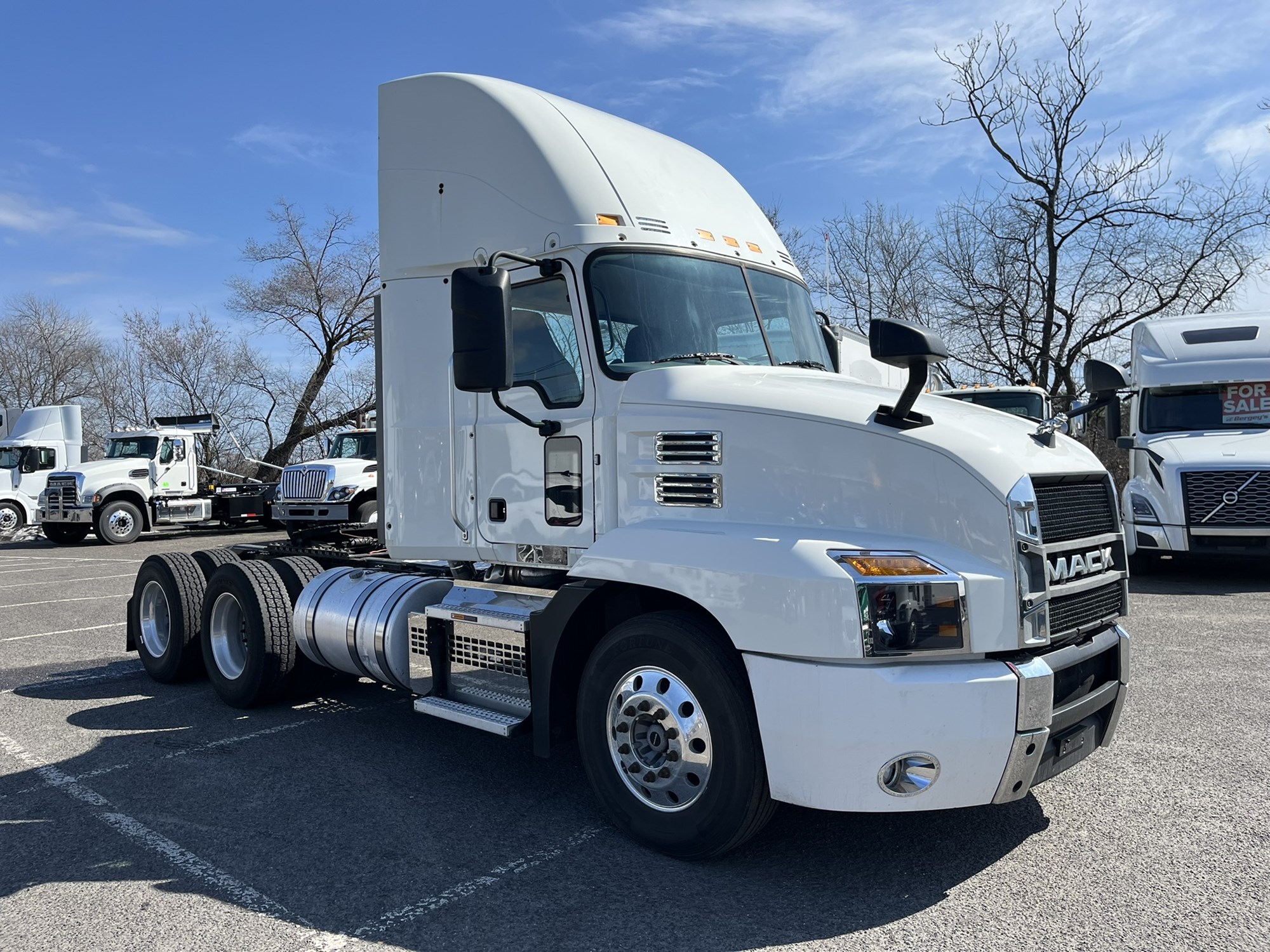 2019 MACK AN64T 2019 MACK AN64T - image 3 of 6