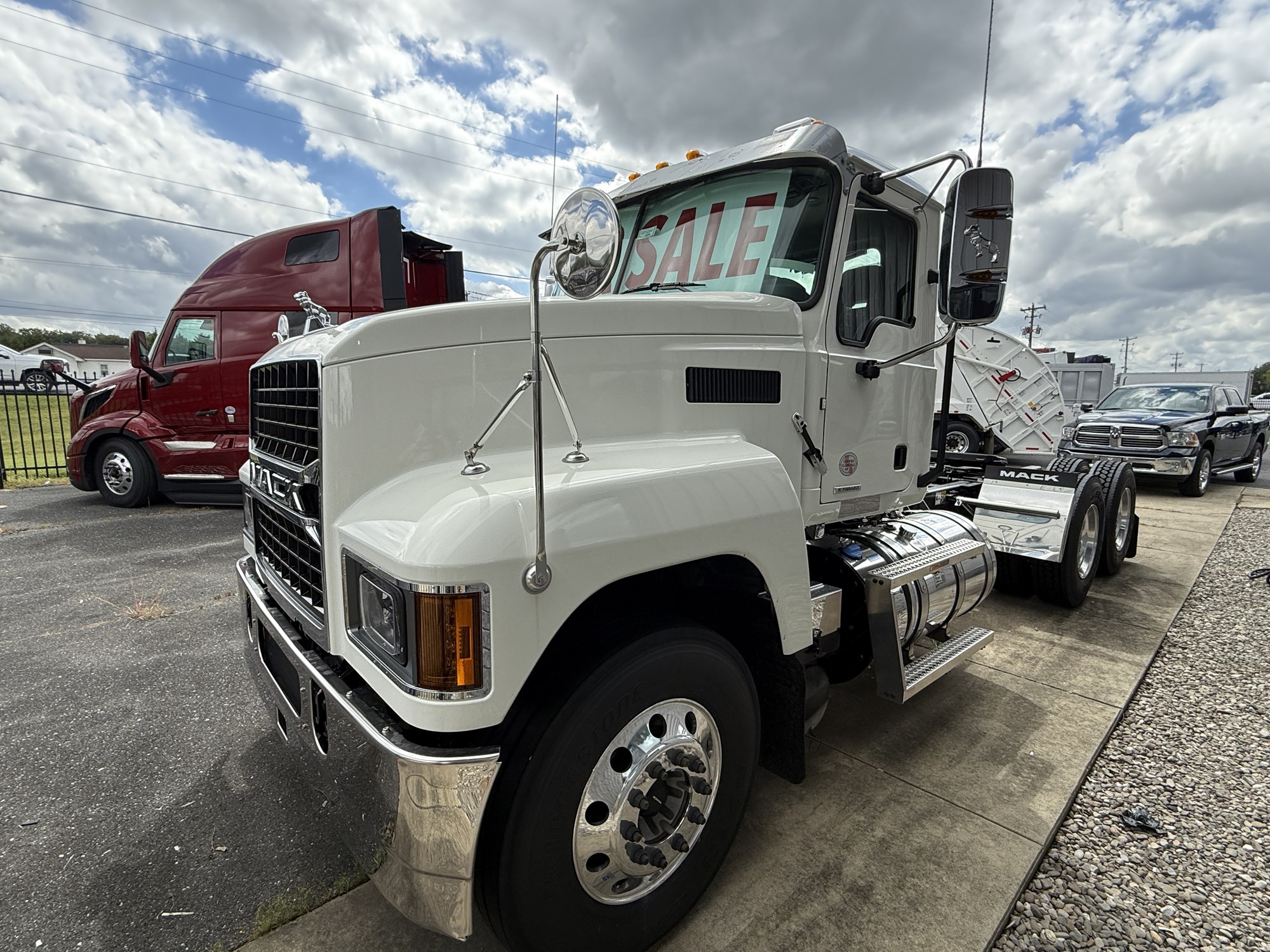 2026 MACK PI64T 2026 MACK PI64T - image 2 of 6