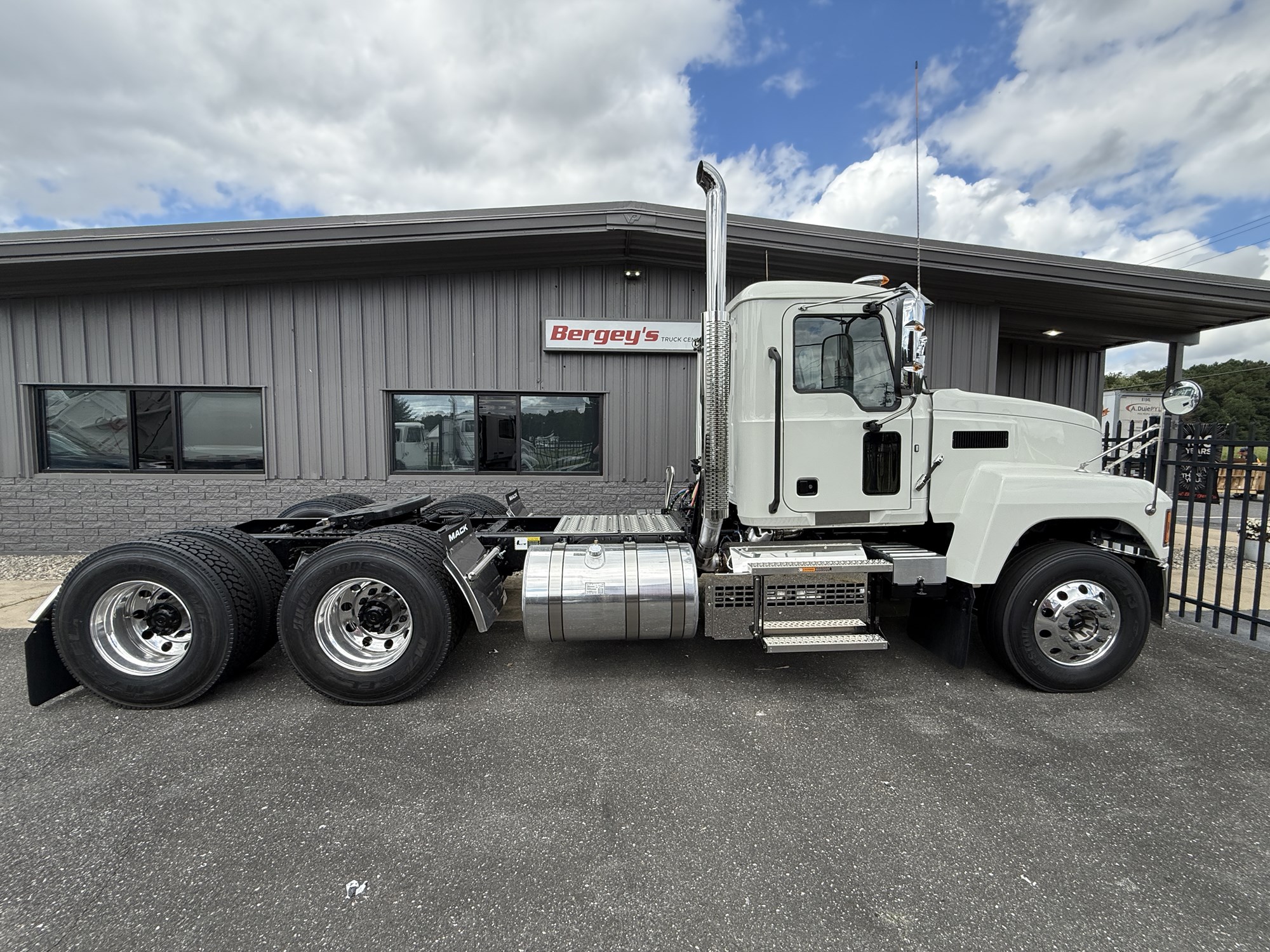 2026 MACK PI64T 2026 MACK PI64T - image 3 of 6
