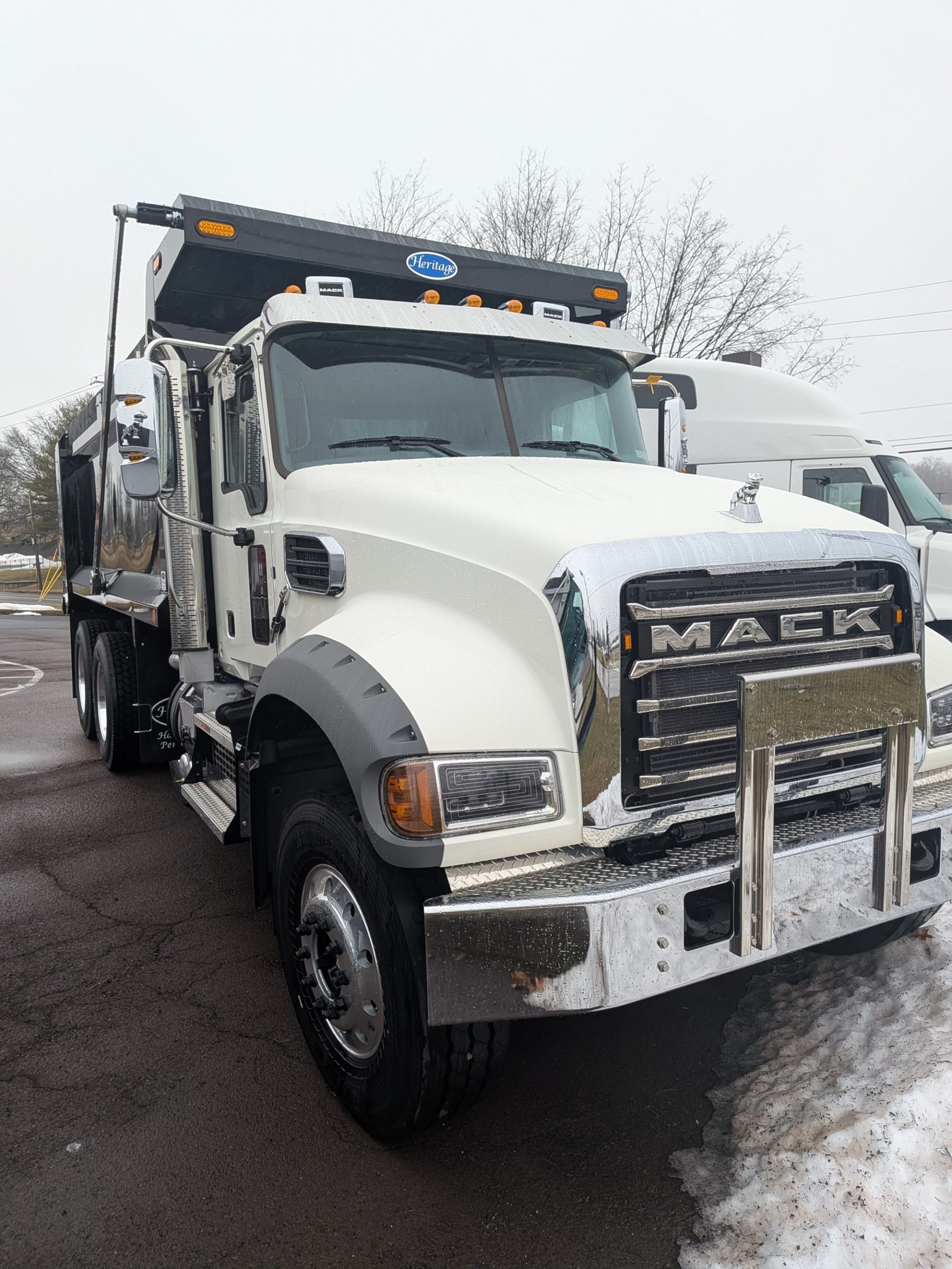 2026 MACK Granite 64FR 2026 MACK Granite 64FR - image 2 of 5