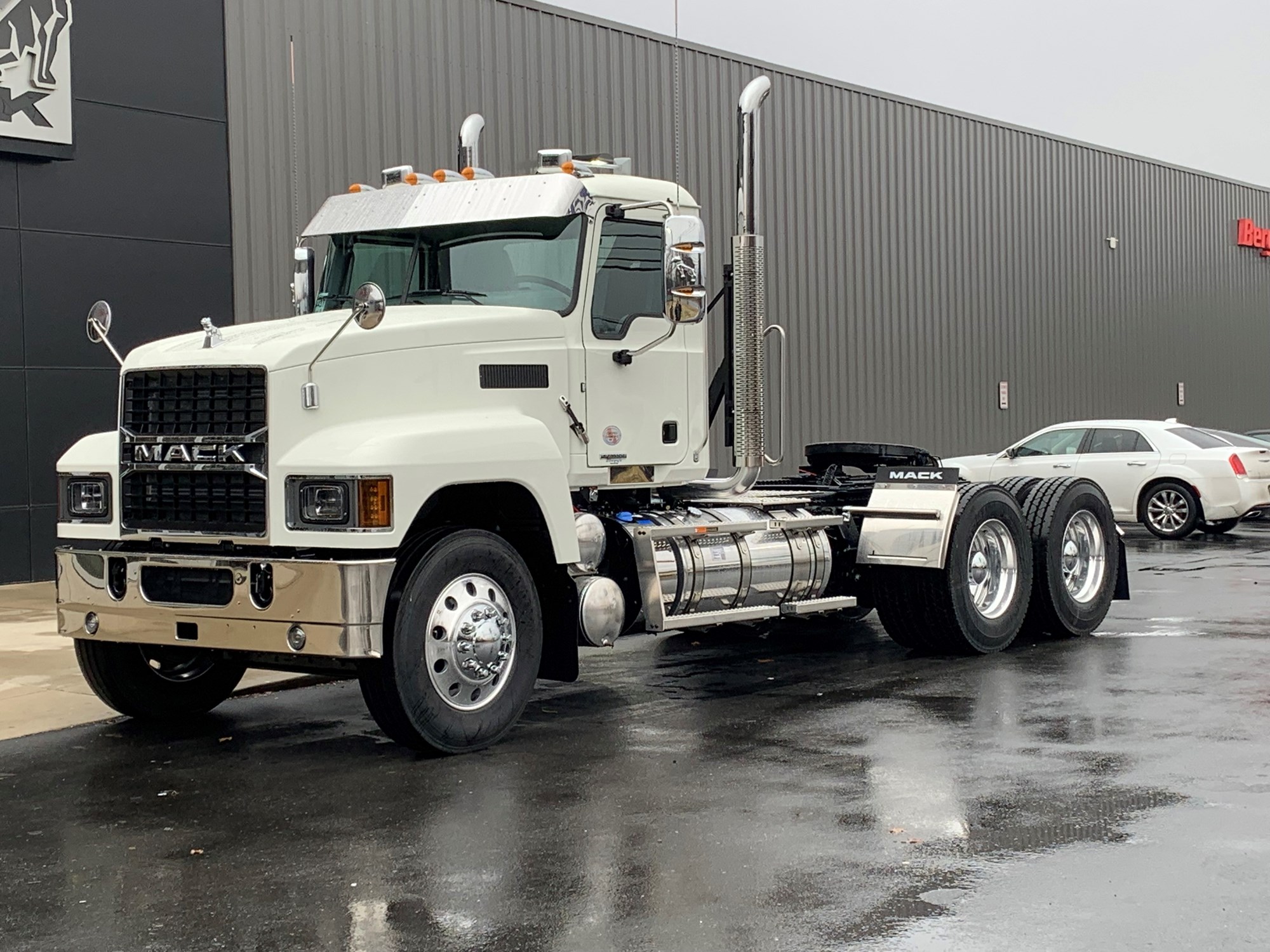 2027 MACK Pinnacle 64T DC 2027 MACK Pinnacle 64T DC - image 1 of 3