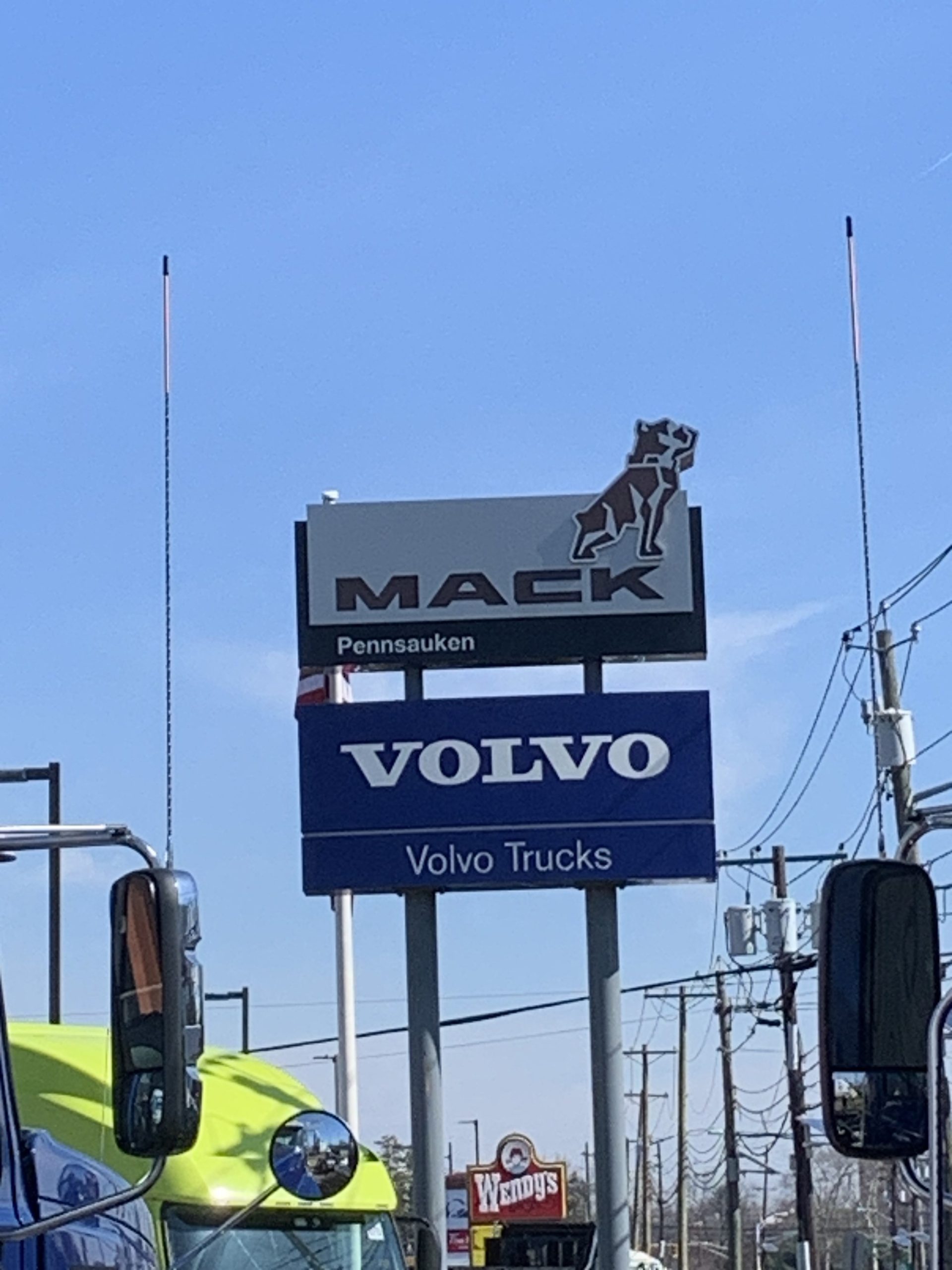 2027 MACK Pinnacle 64T DC 1104167-04 2027 MACK Pinnacle 64T DC 1104167-04