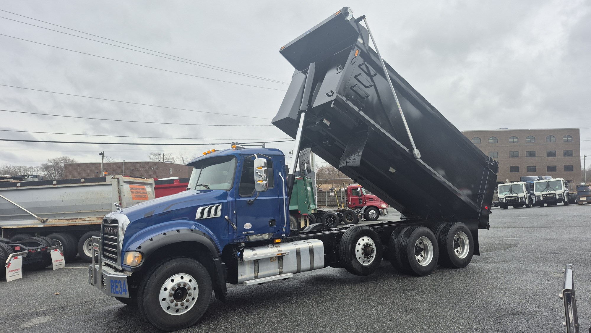 2021 MACK 64FR GR64F 2021 MACK 64FR GR64F - image 2 of 6