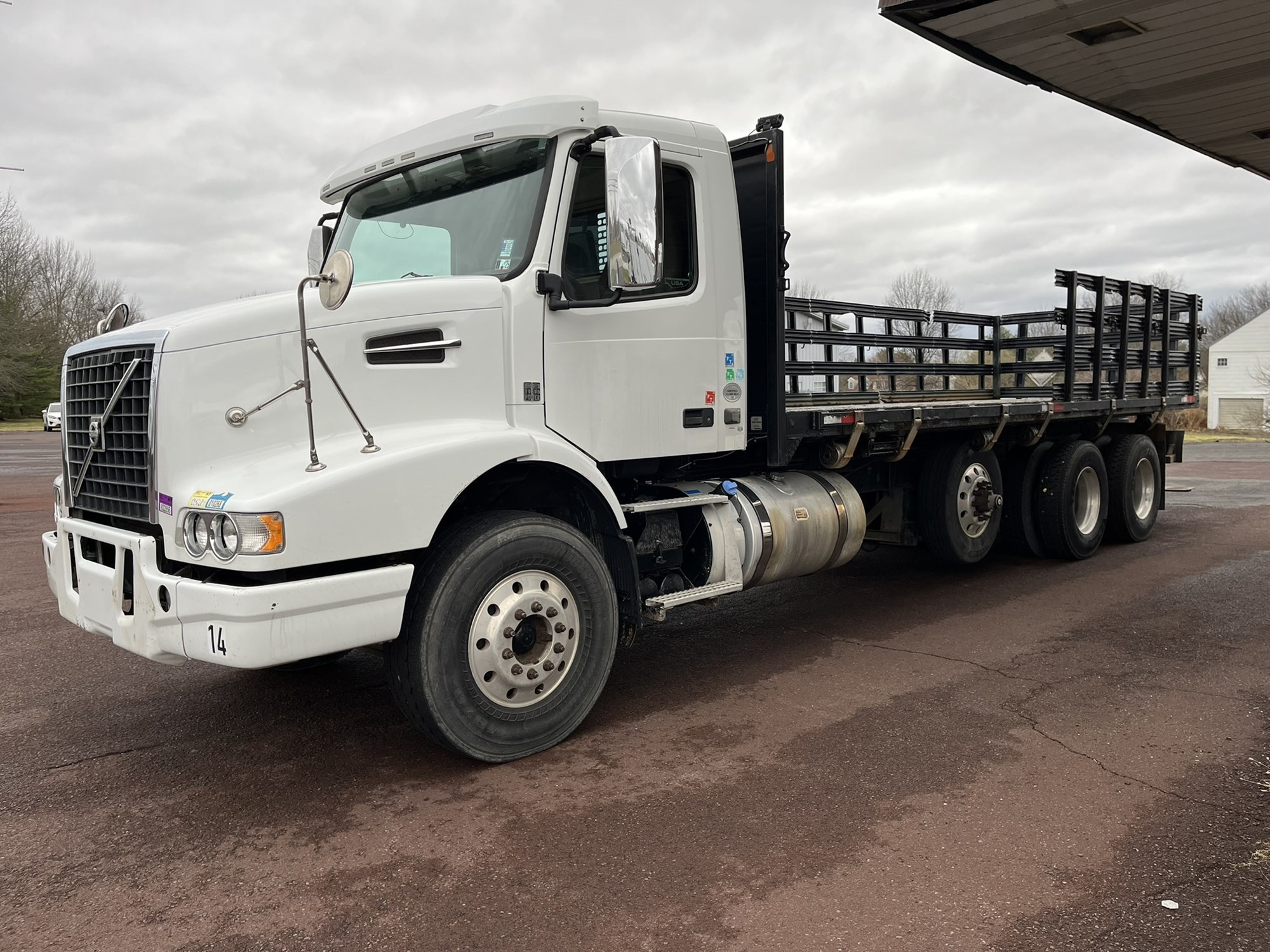 2014 VOLVO VHD 2014 VOLVO VHD - image 1 of 6