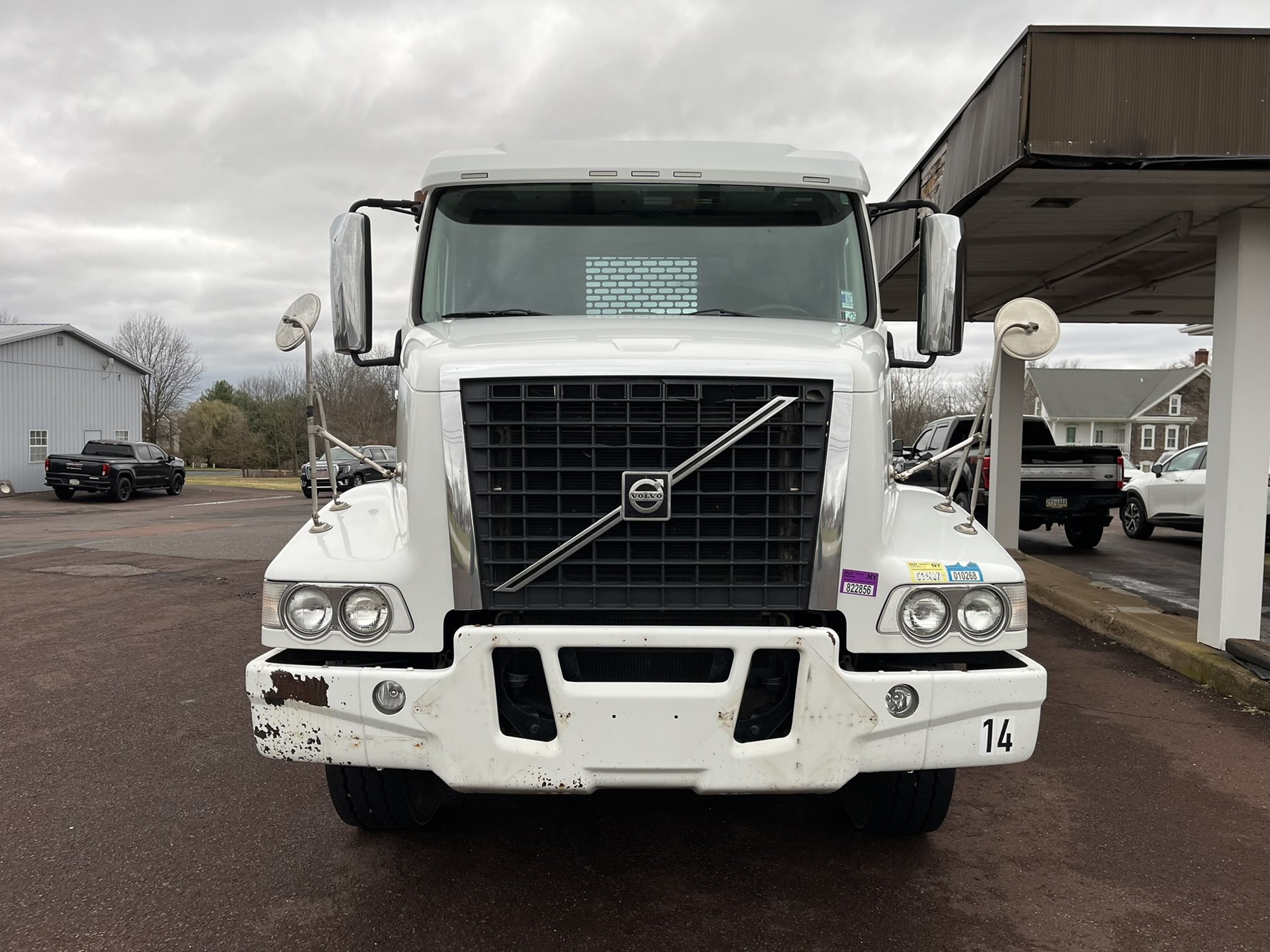 2014 VOLVO VHD 2014 VOLVO VHD - image 2 of 6