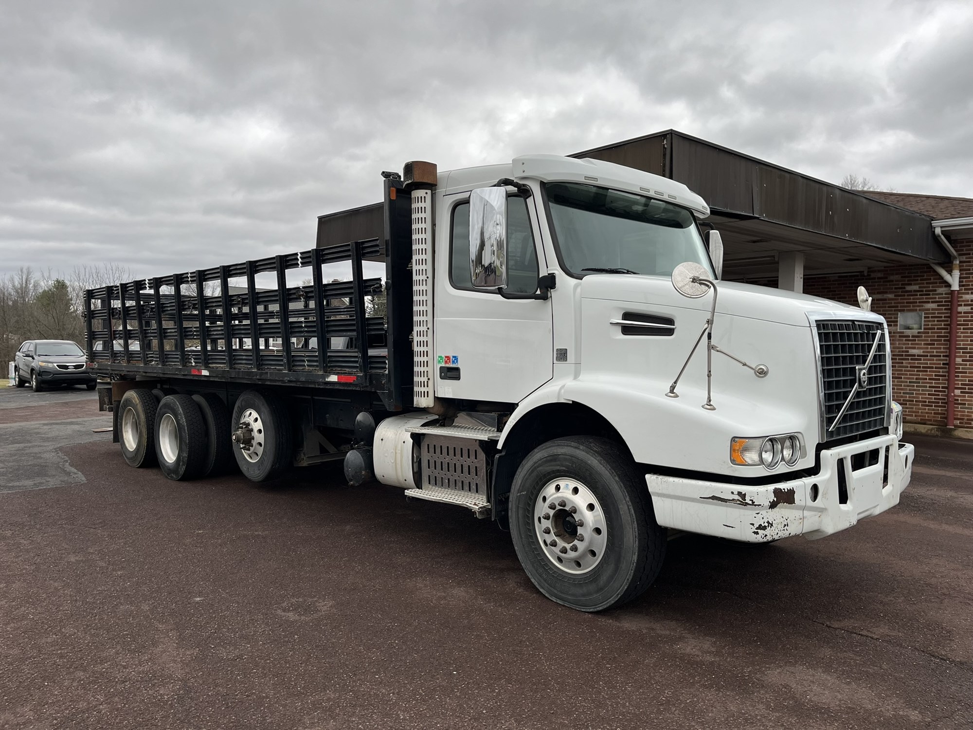 2014 VOLVO VHD 2014 VOLVO VHD - image 3 of 6
