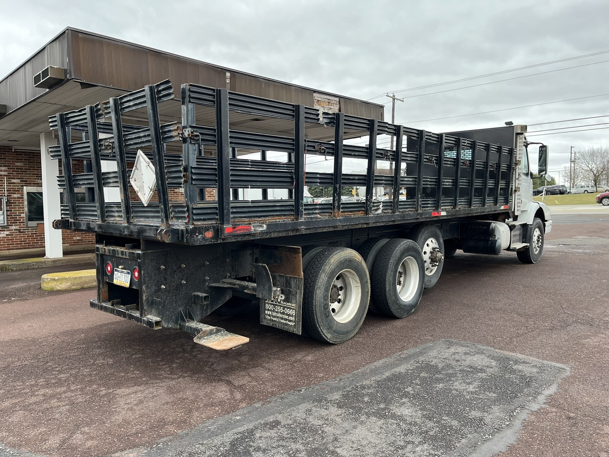 2014 VOLVO VHD 2014 VOLVO VHD - image 4 of 6