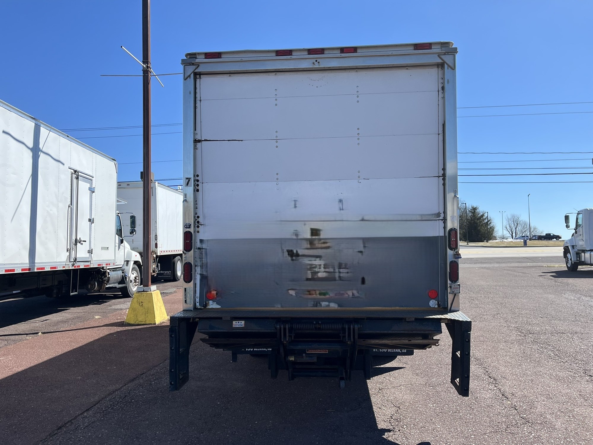 2022 CHEVROLET 4500HD 2022 CHEVROLET 4500HD - image 4 of 6