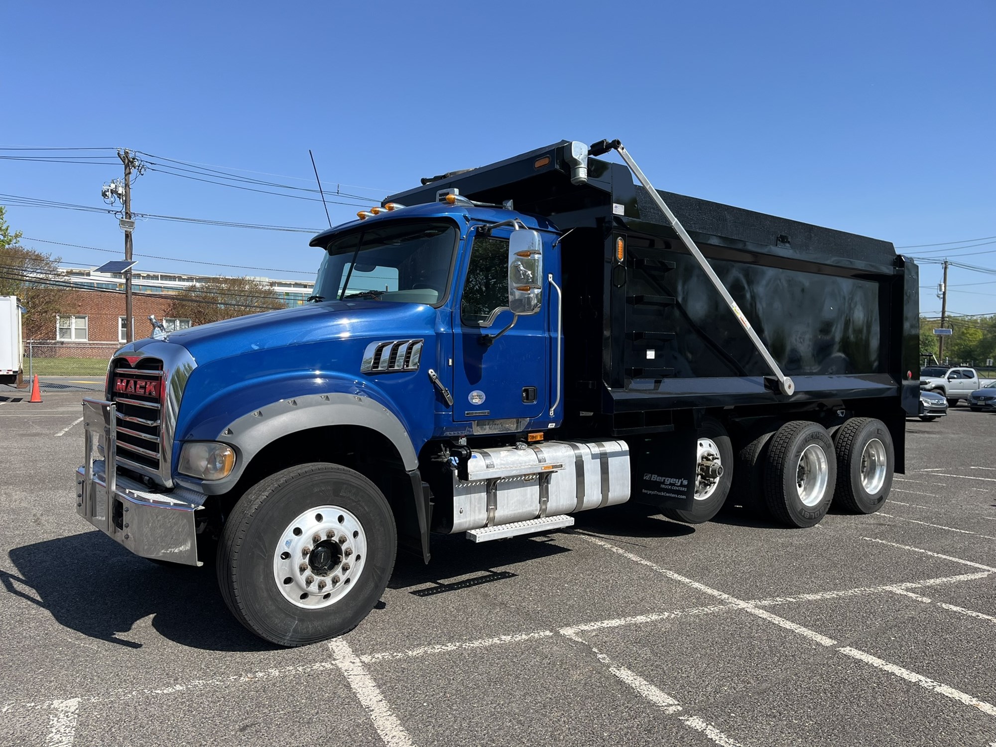 2021 MACK 64FR GR64F 2021 MACK 64FR GR64F - image 1 of 6
