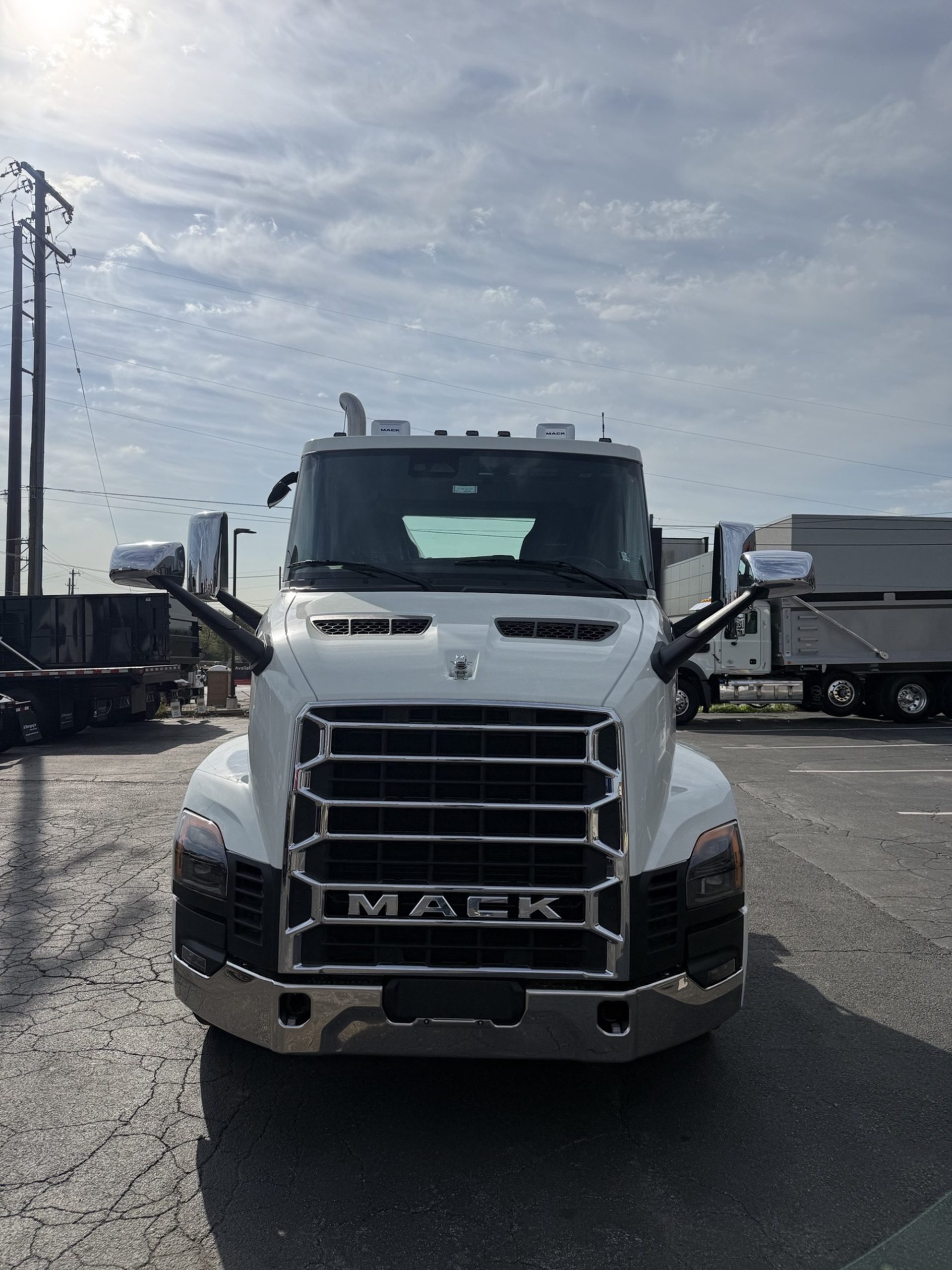 2027 MACK ANTHEM GEN2 64T 2027 MACK ANTHEM GEN2 64T - image 4 of 6