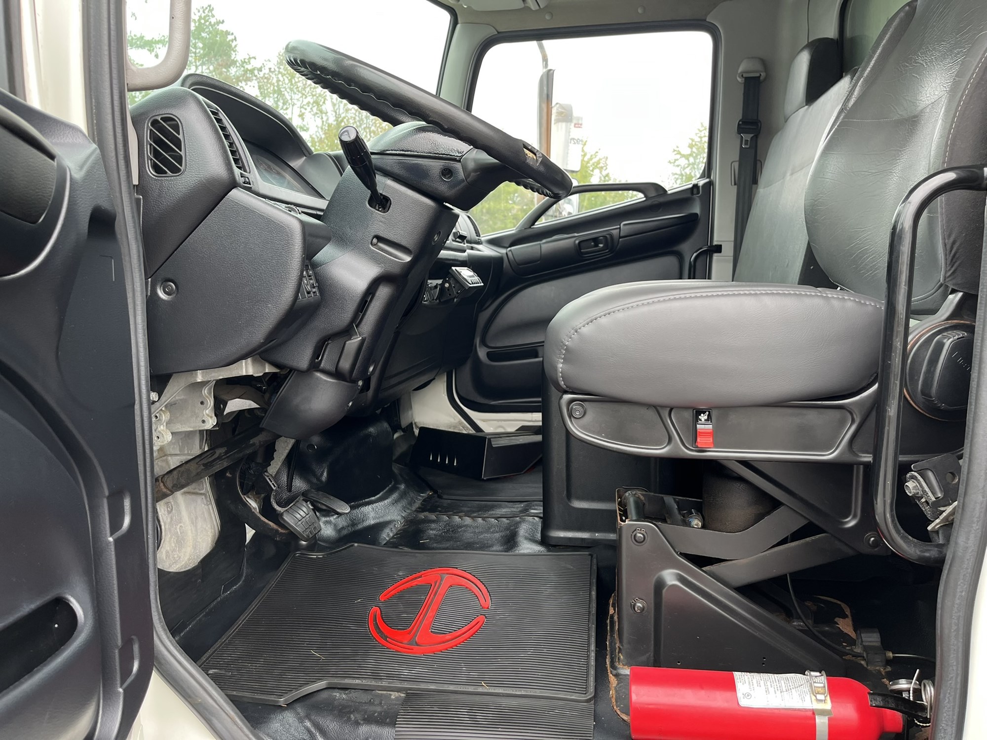 2014 HINO 338 2014 HINO 338 - image 1 of 6