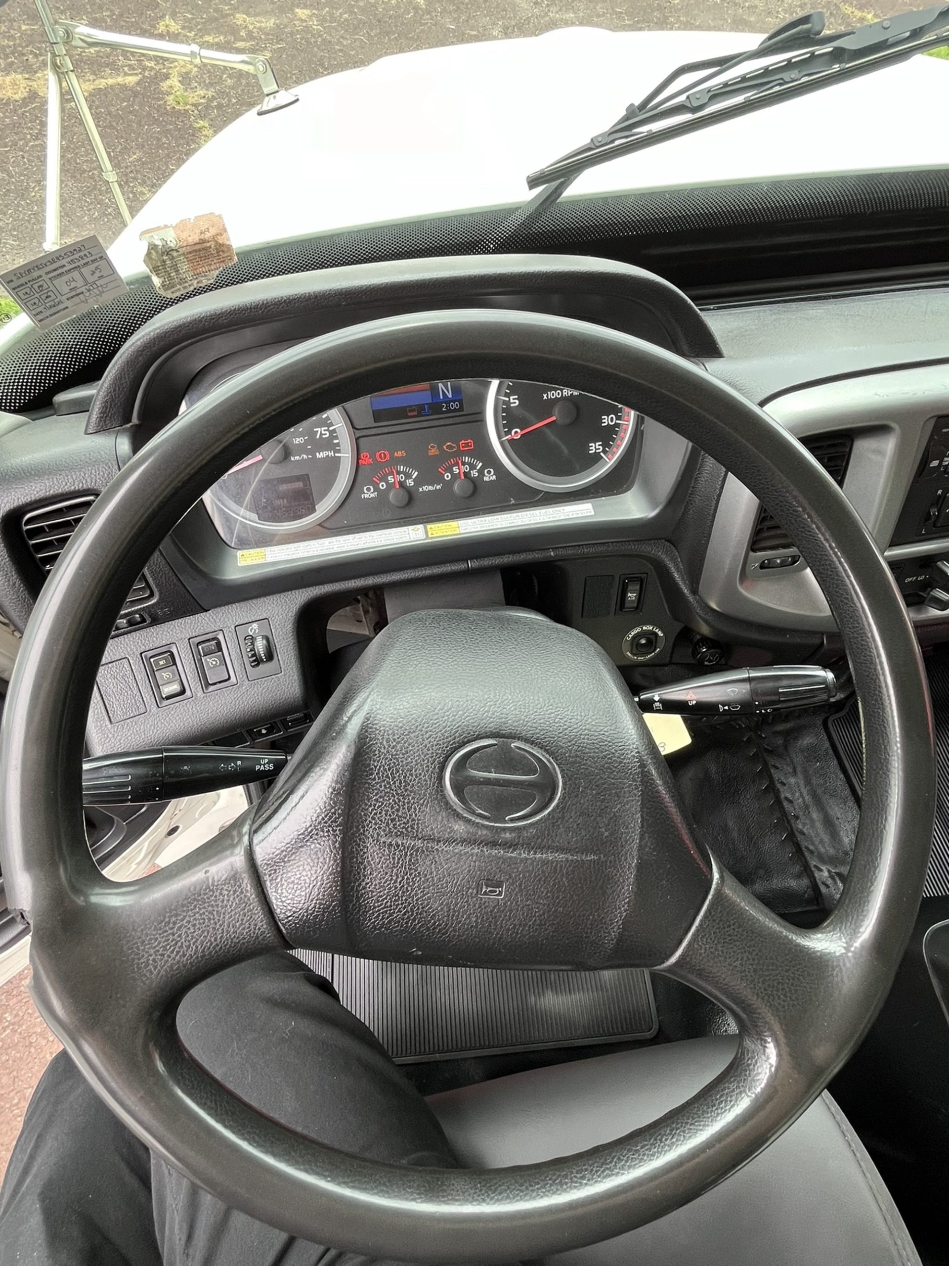 2014 HINO 338 2014 HINO 338 - image 3 of 6