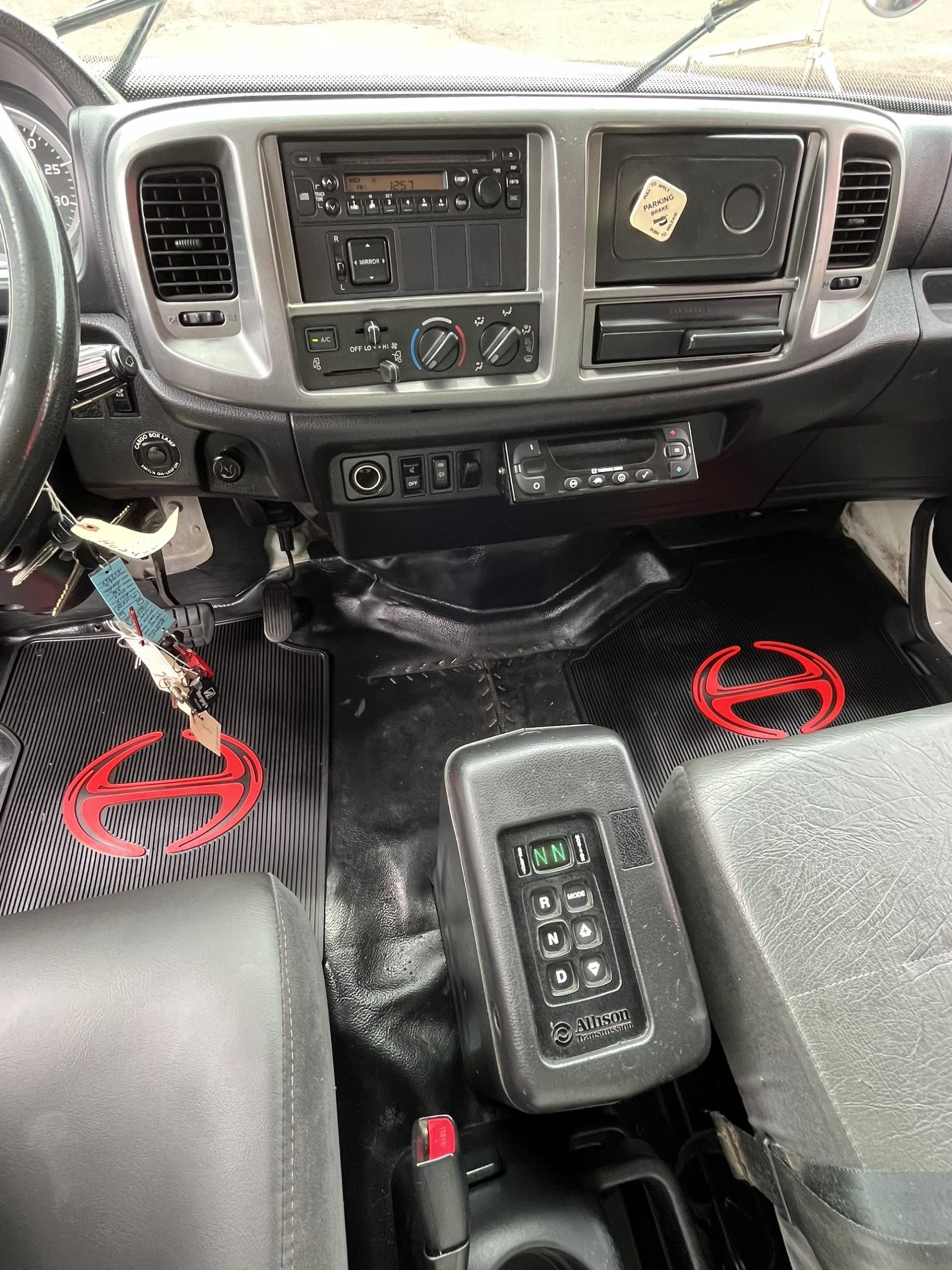 2014 HINO 338 2014 HINO 338 - image 4 of 6