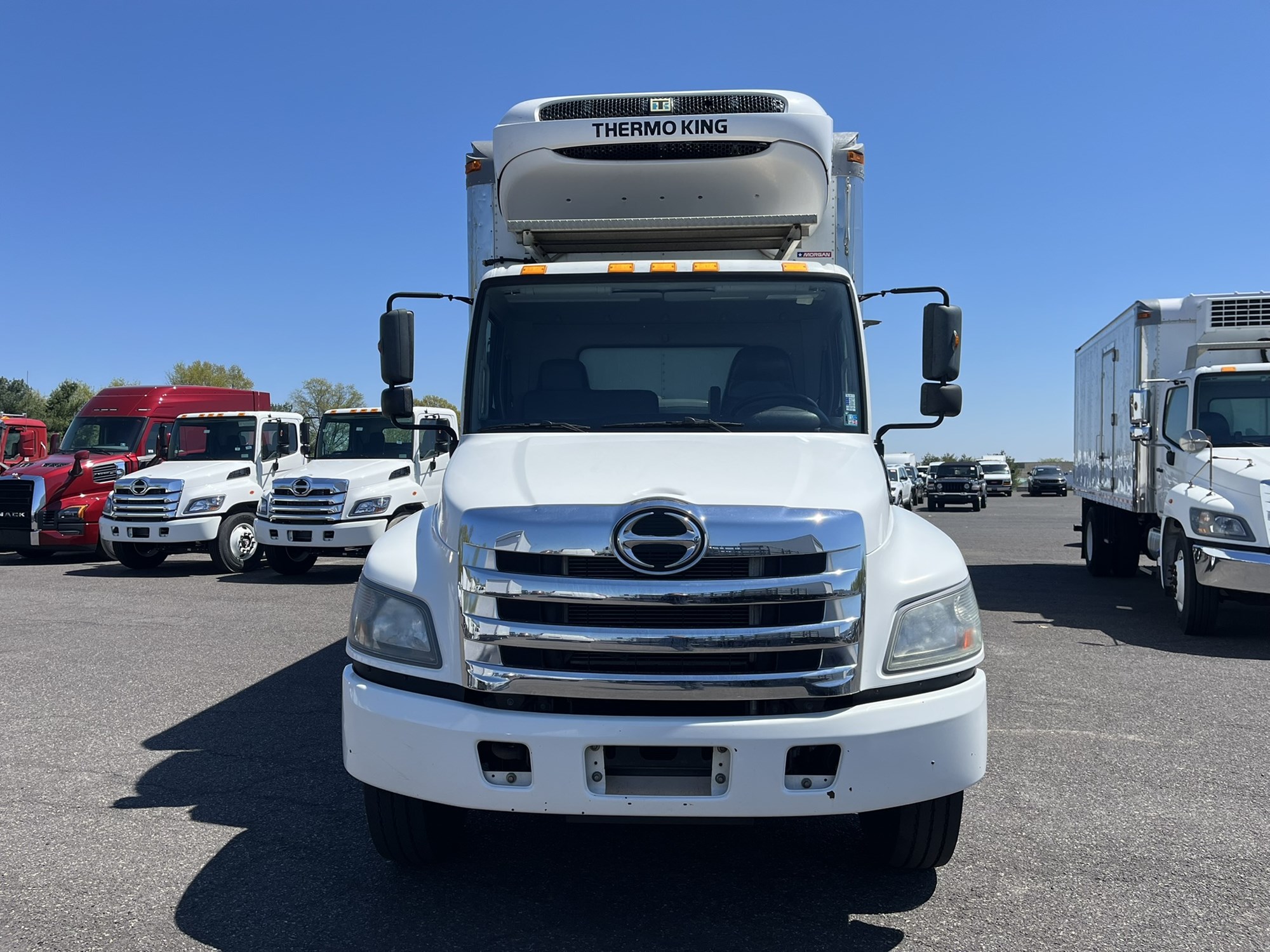 2018 HINO 268A 2018 HINO 268A - image 2 of 6