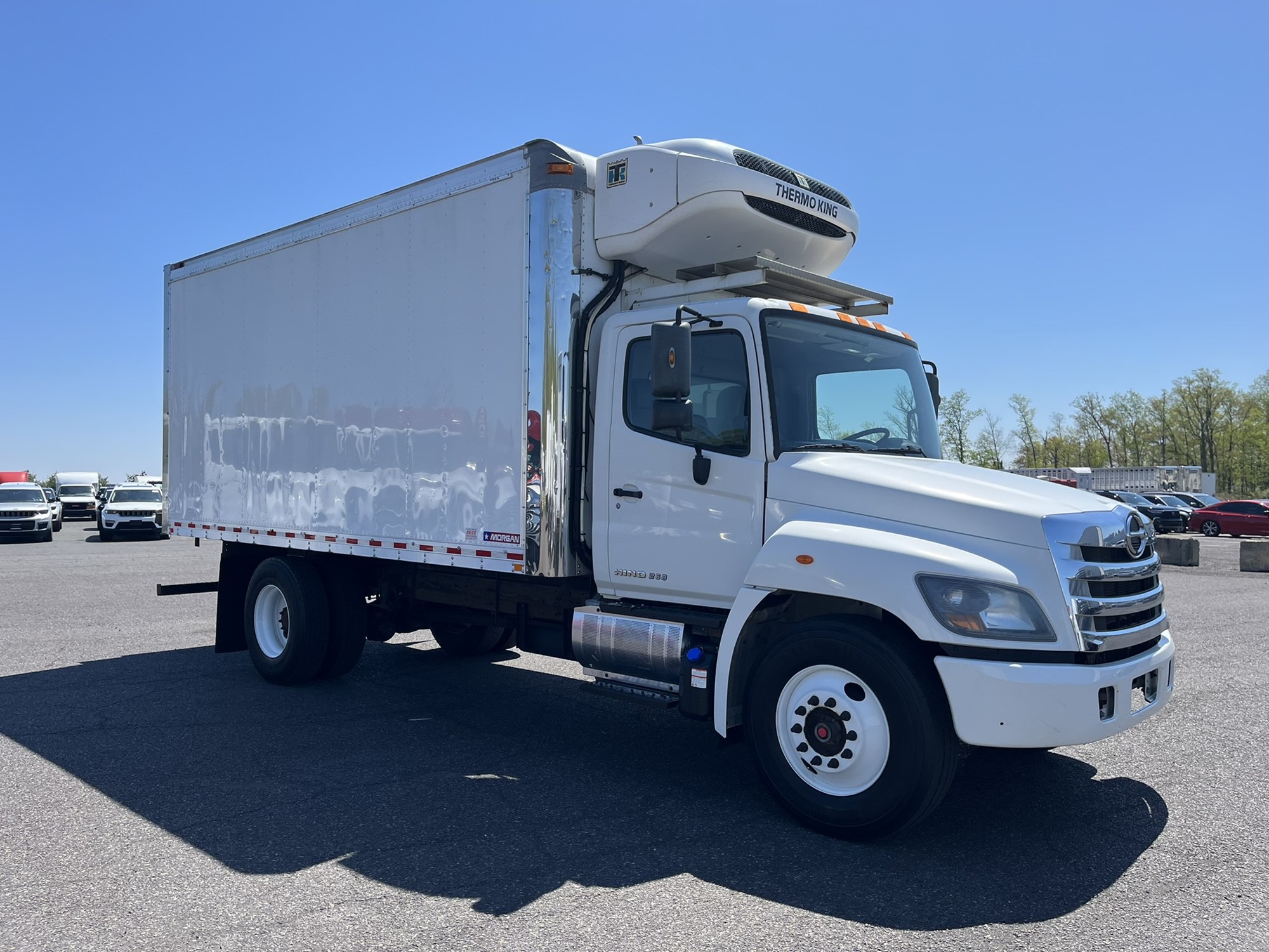 2018 HINO 268A 2018 HINO 268A - image 3 of 6