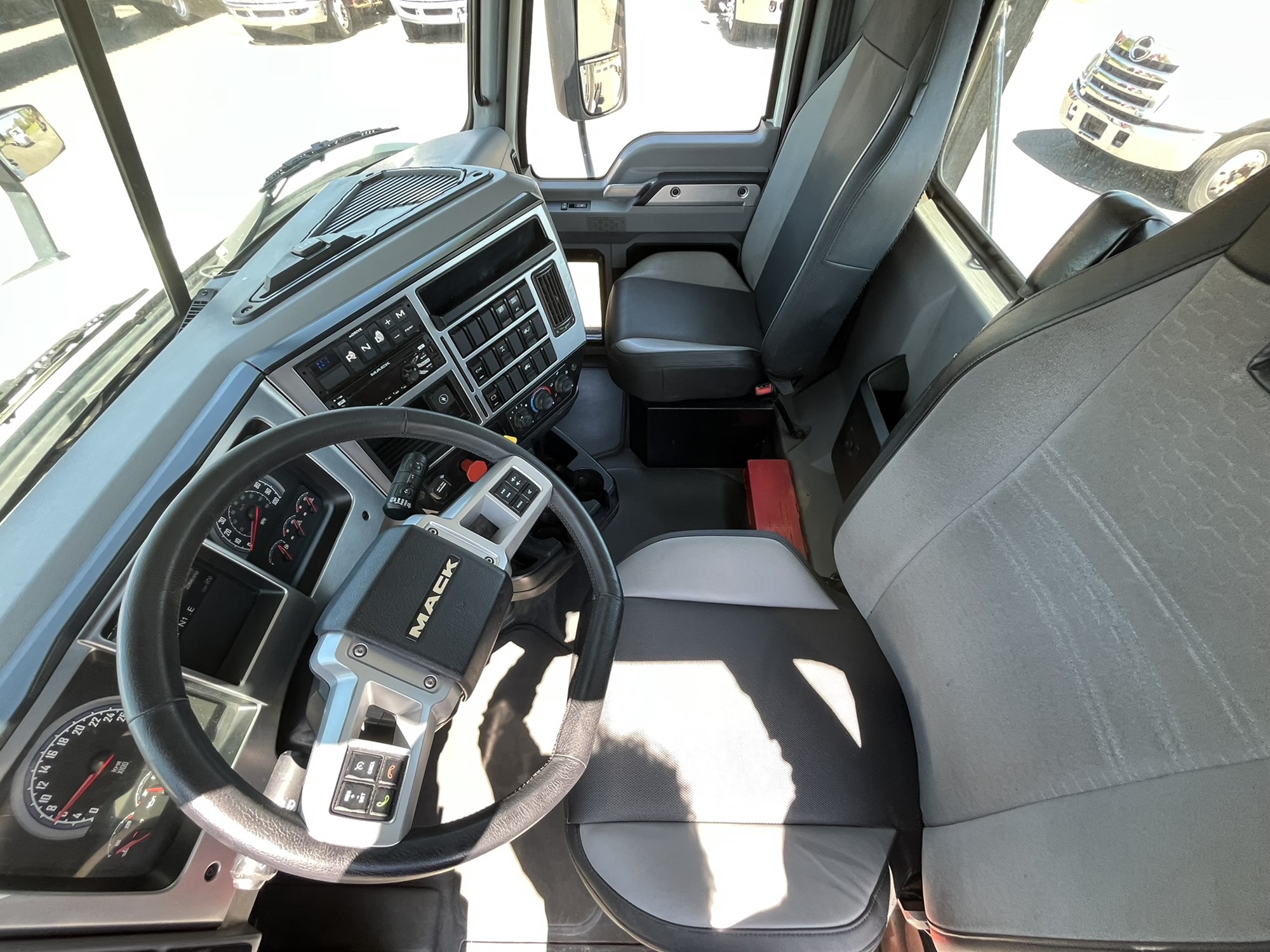 2020 MACK AN64T 1000776-12 2020 MACK AN64T 1000776-12