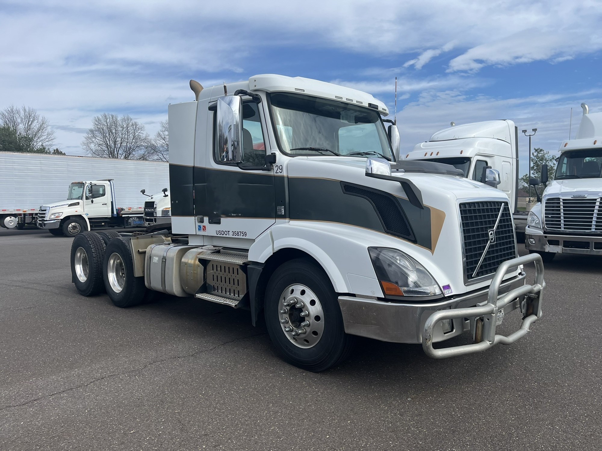 2014 VOLVO VN 1040269-03 2014 VOLVO VN 1040269-03
