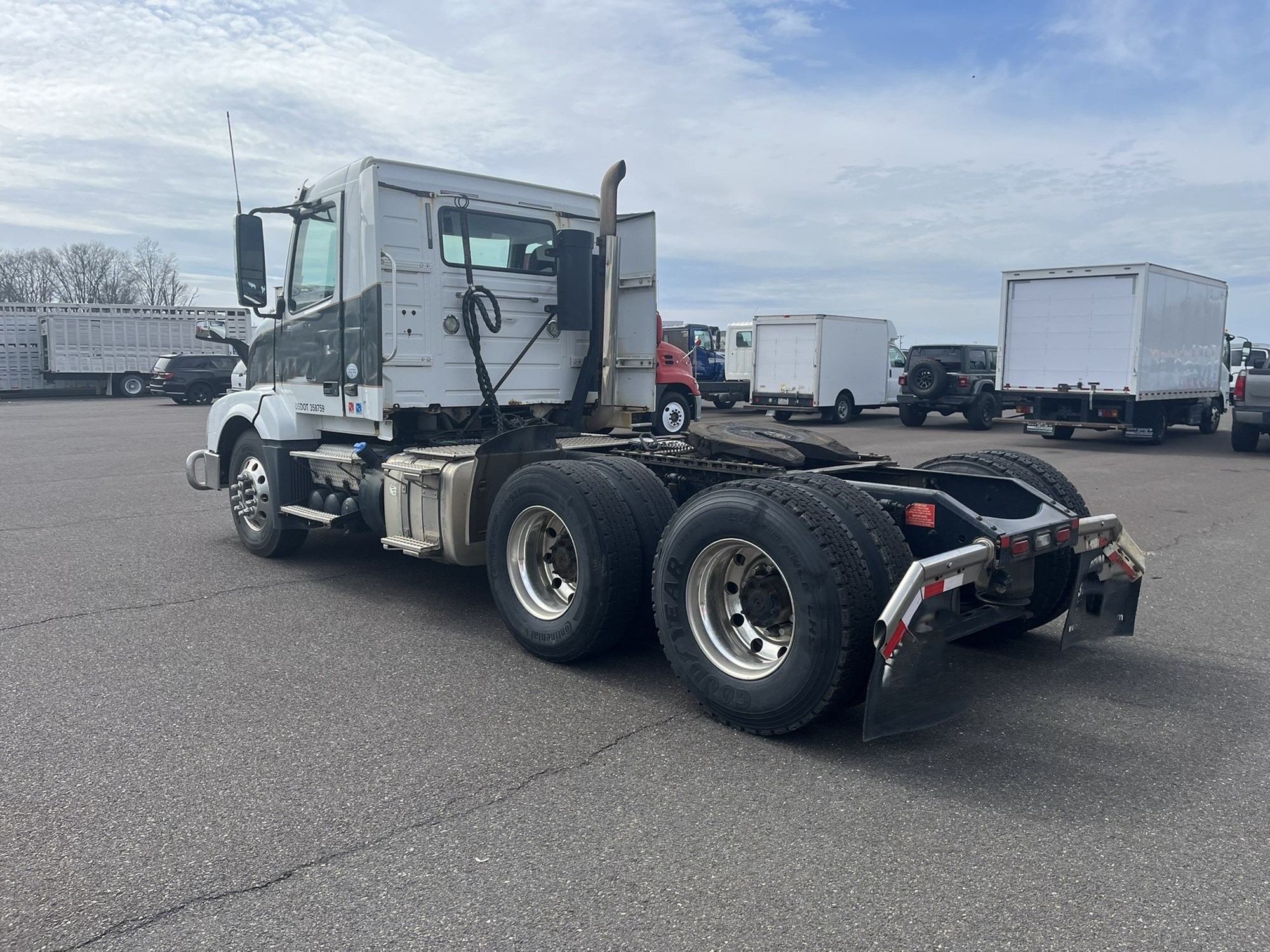 2014 VOLVO VN 1040269-04 2014 VOLVO VN 1040269-04