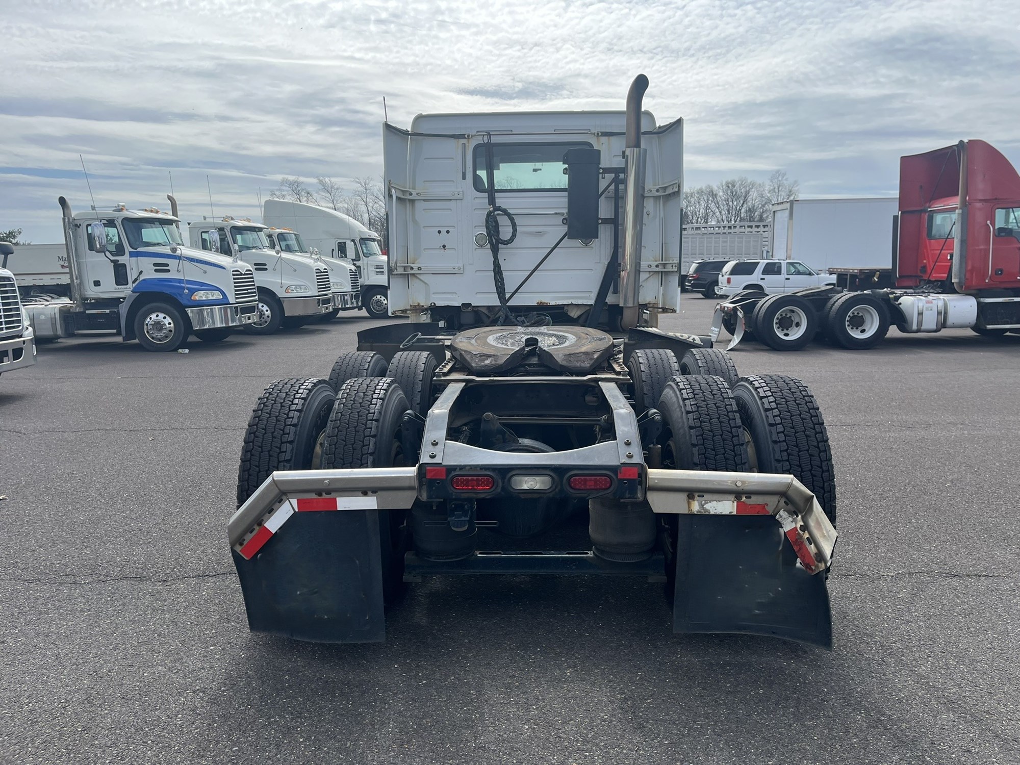 2014 VOLVO VN 1040269-05 2014 VOLVO VN 1040269-05