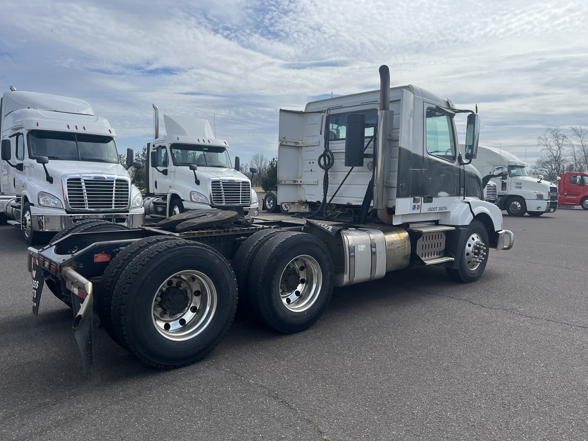 2014 VOLVO VN 1040269-06 2014 VOLVO VN 1040269-06
