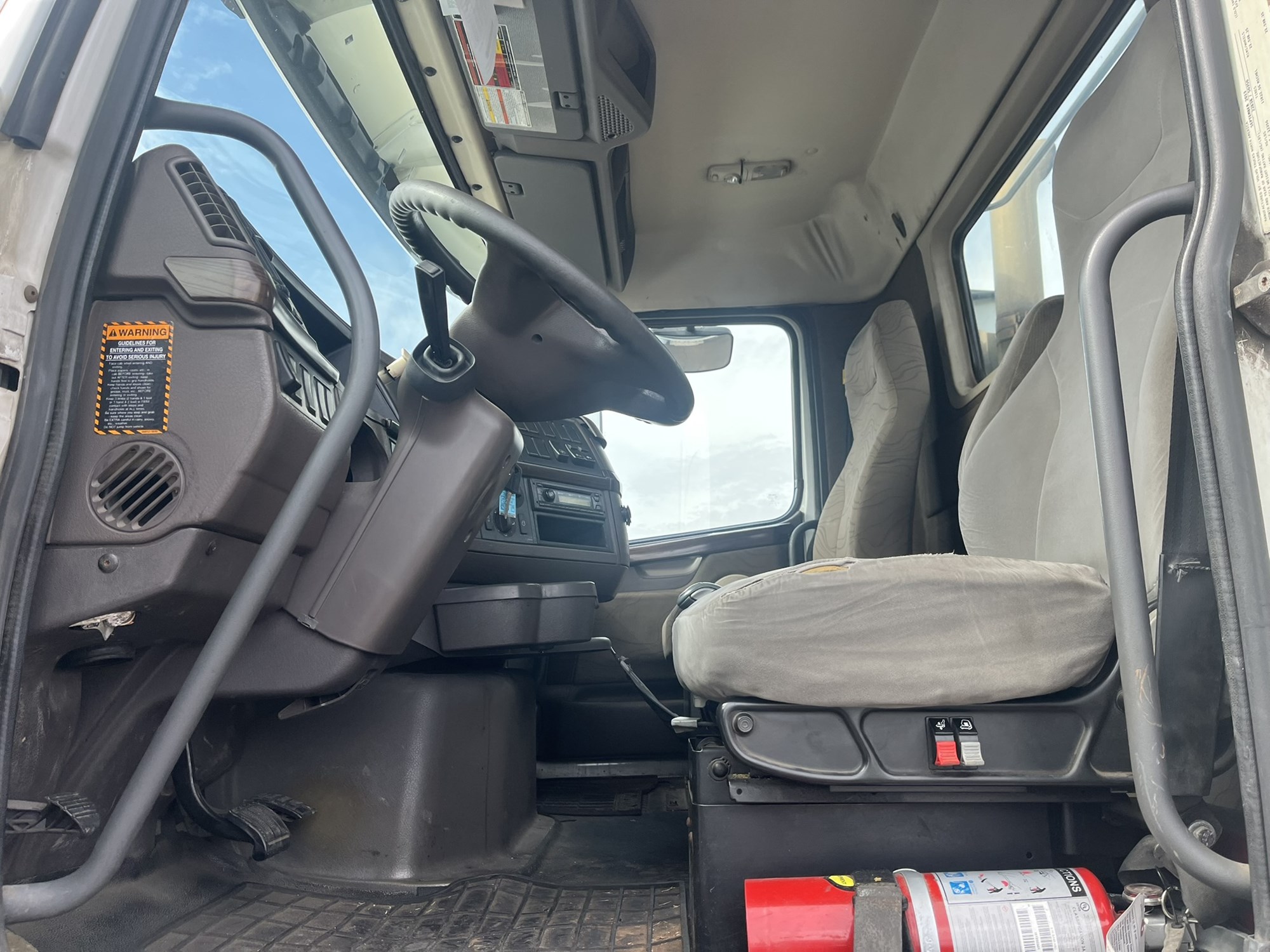 2014 VOLVO VN 1040269-07 2014 VOLVO VN 1040269-07