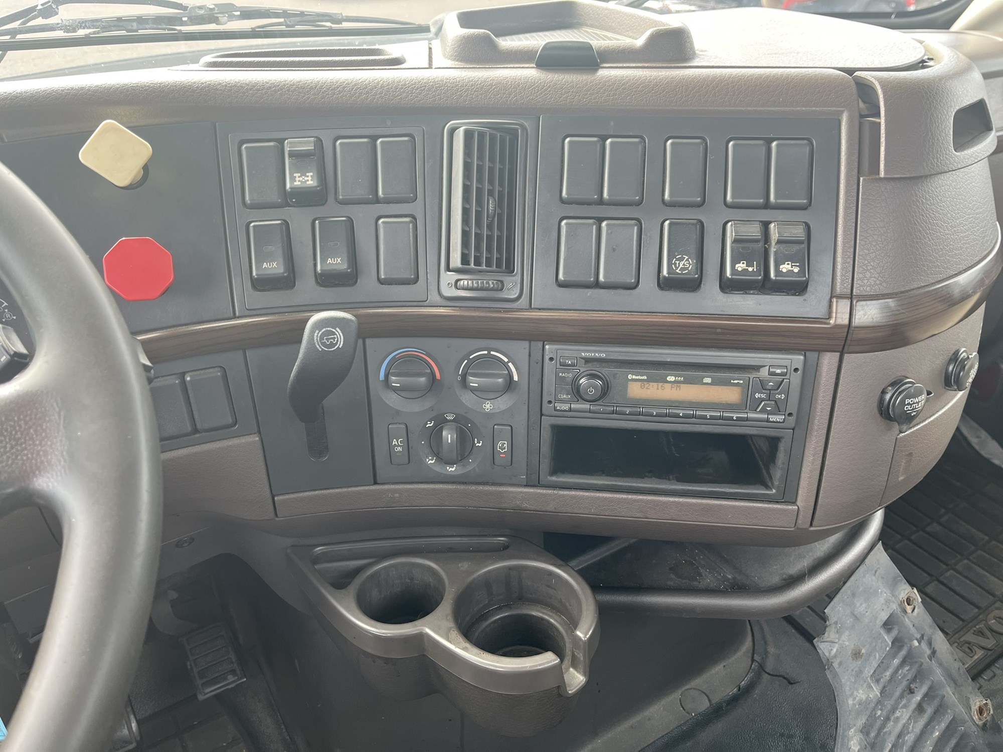2014 VOLVO VN 1040269-09 2014 VOLVO VN 1040269-09