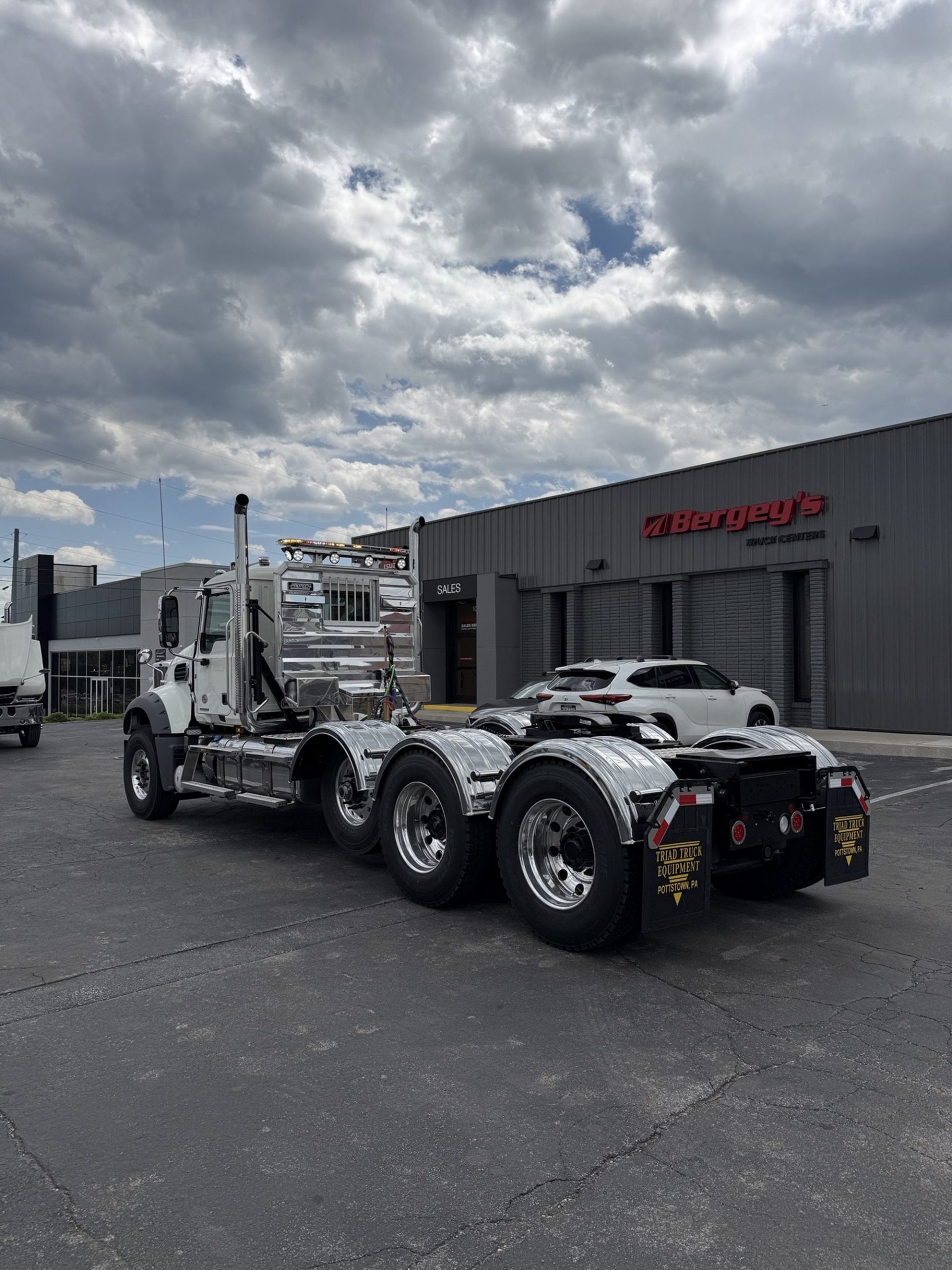 2026 MACK Granite 64FT 2026 MACK Granite 64FT - image 3 of 6