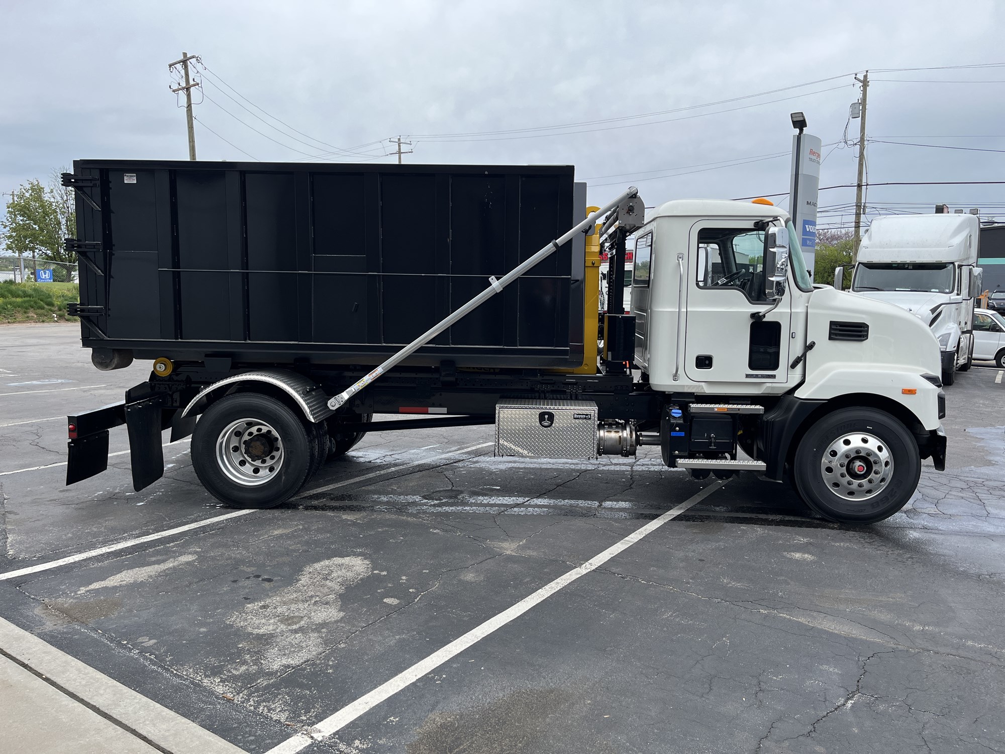 2026 MACK MD742 2026 MACK MD742 - image 4 of 6