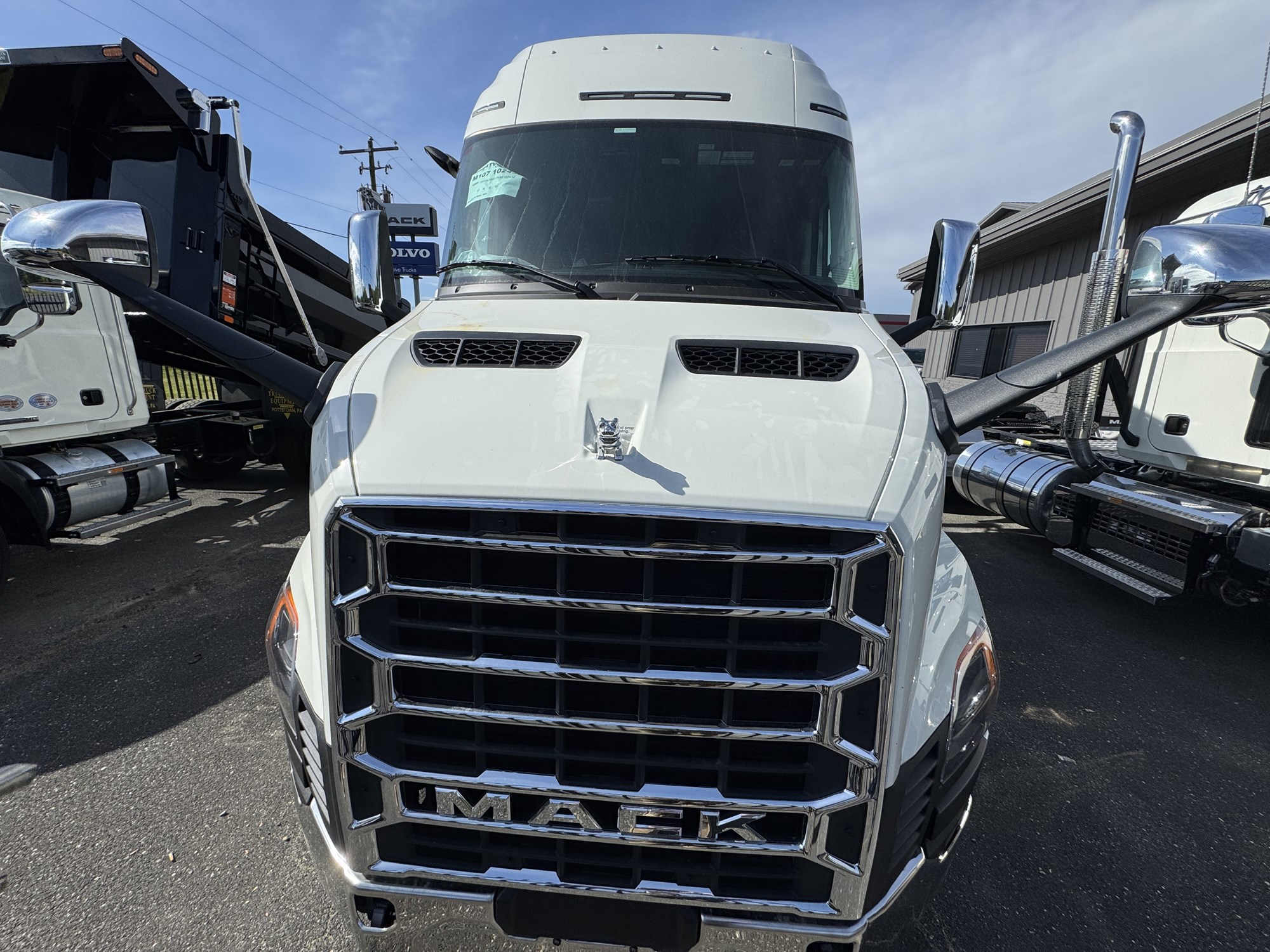 2027 MACK ANTHEM GEN2 64T 2027 MACK ANTHEM GEN2 64T - image 2 of 6