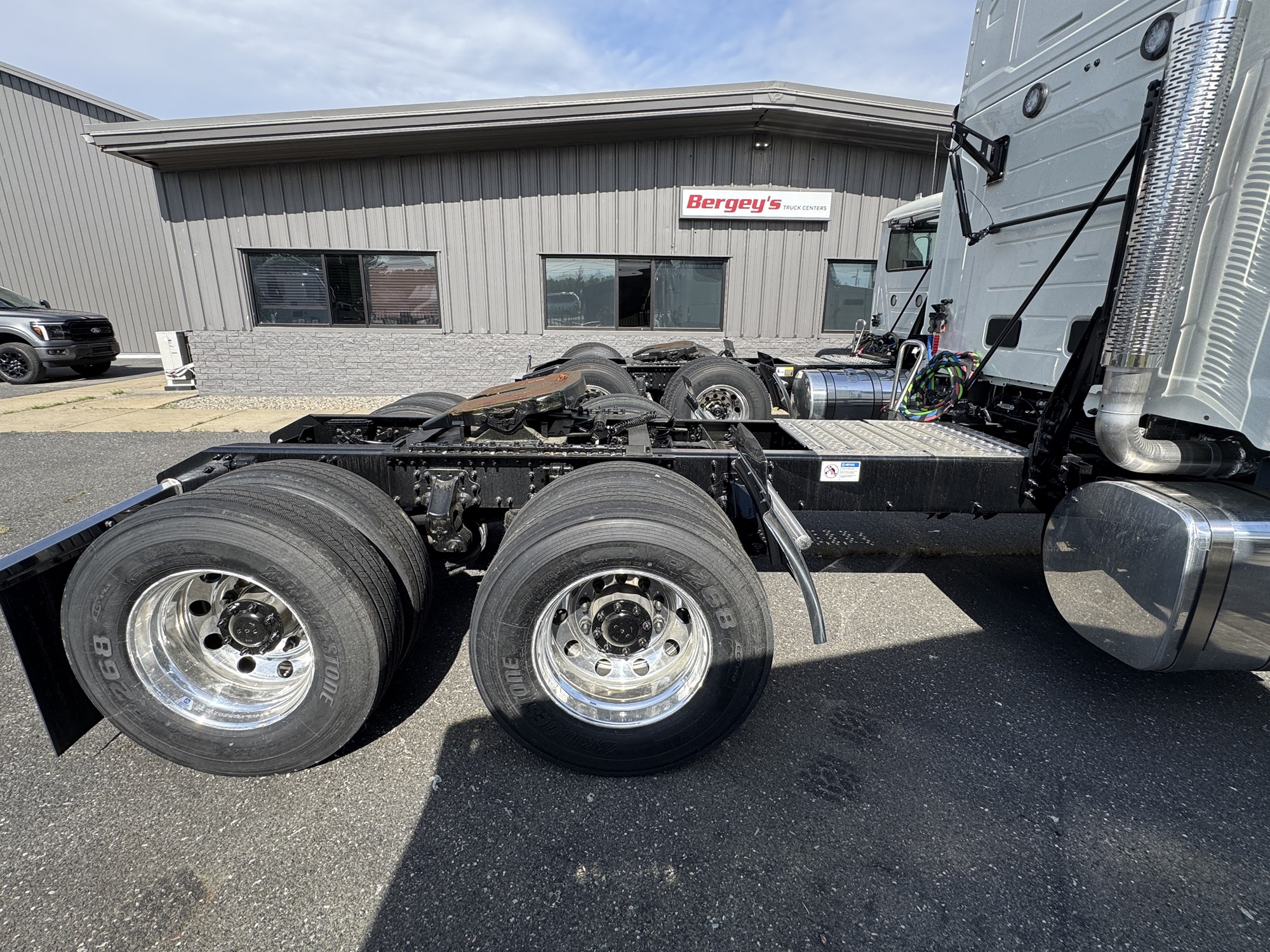 2027 MACK ANTHEM GEN2 64T 2027 MACK ANTHEM GEN2 64T - image 4 of 6