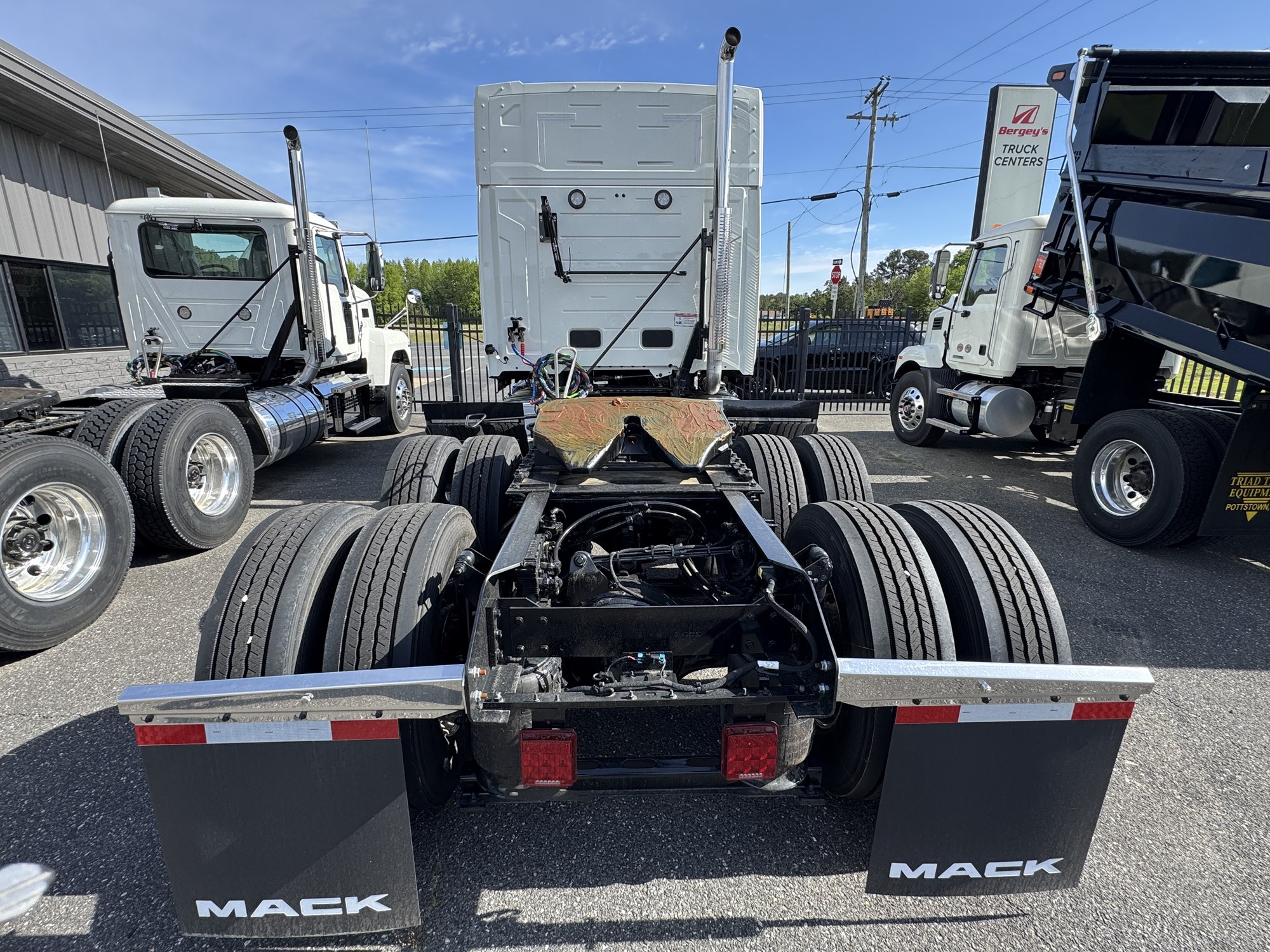 2027 MACK ANTHEM GEN2 64T 2027 MACK ANTHEM GEN2 64T - image 5 of 6