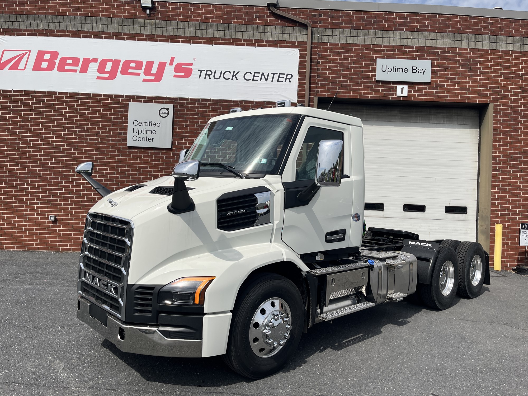 2027 MACK ANTHEM GEN2 64T 2027 MACK ANTHEM GEN2 64T - image 1 of 6