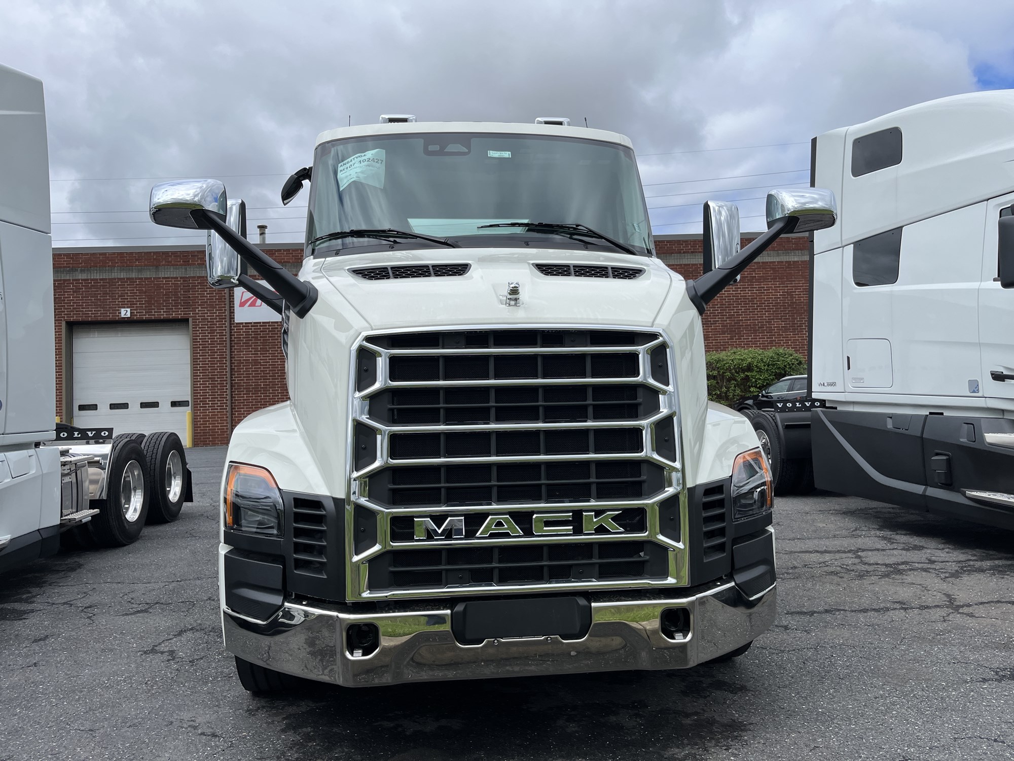 2027 MACK ANTHEM GEN2 64T - image 2 of 6