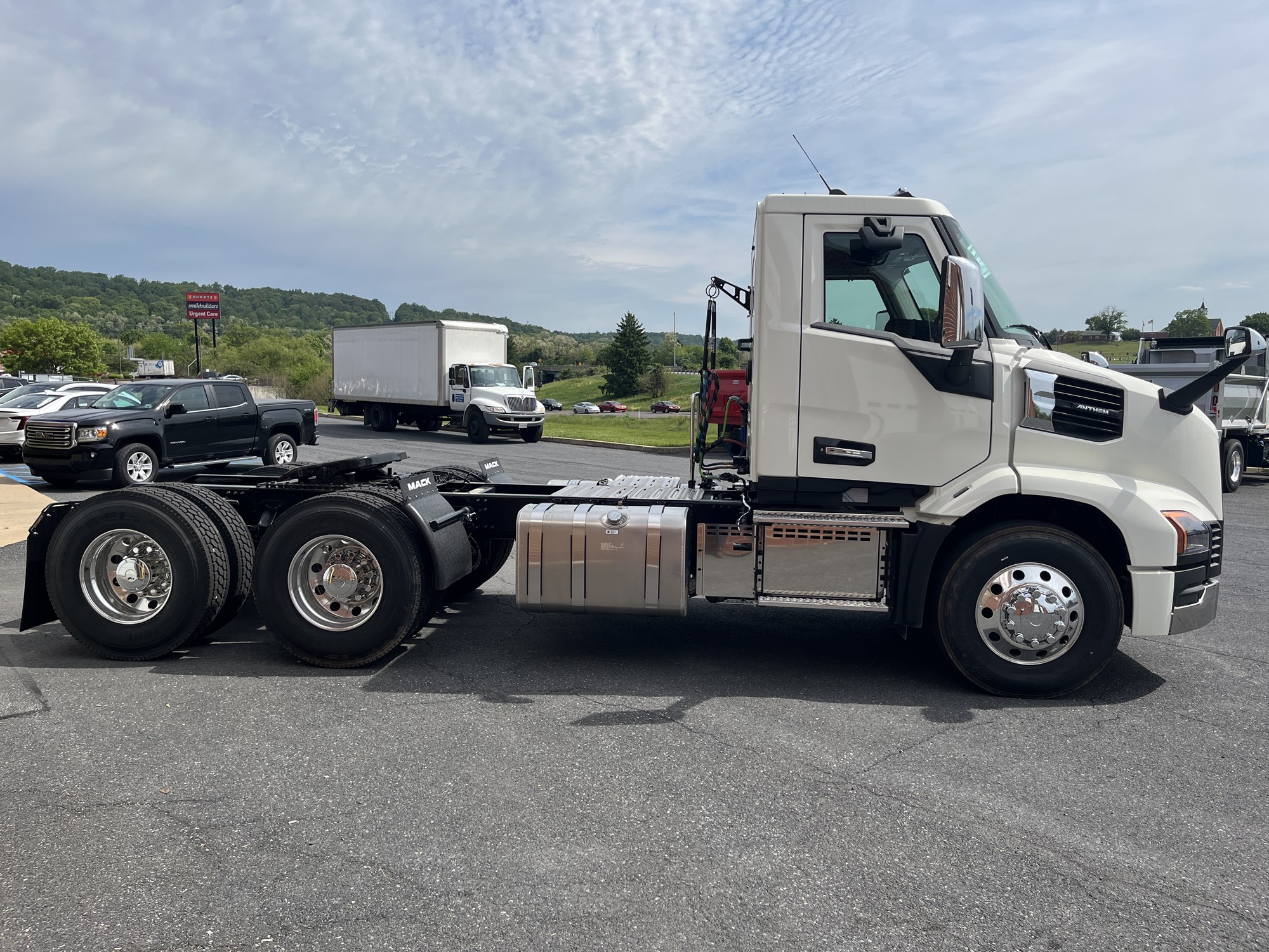 2027 MACK ANTHEM GEN2 64T 2027 MACK ANTHEM GEN2 64T - image 4 of 6