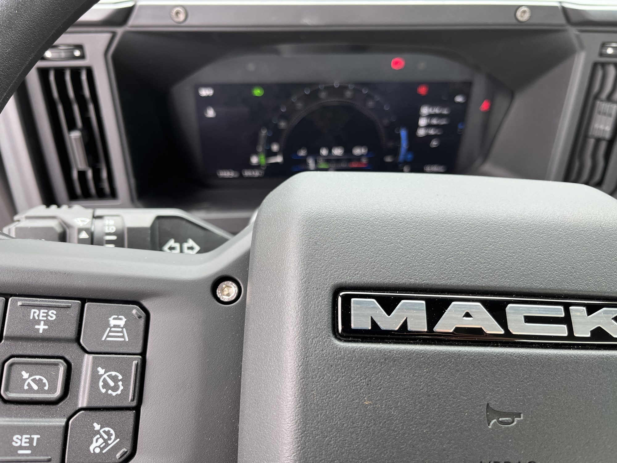 2027 MACK ANTHEM GEN2 64T - image 6 of 6