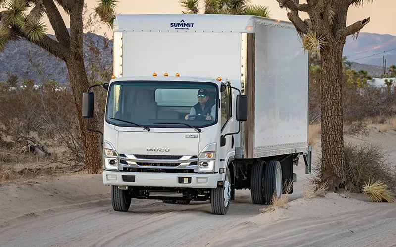 Isuzu NRR Standard Cab Isuzu NRR Standard Cab - image 3 of 6