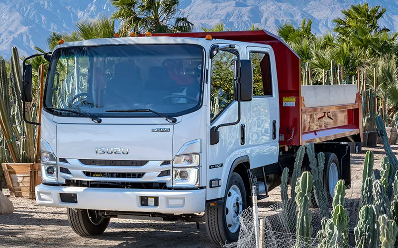 Isuzu NRR Crew Cab Isuzu NRR Crew Cab - image 5 of 6
