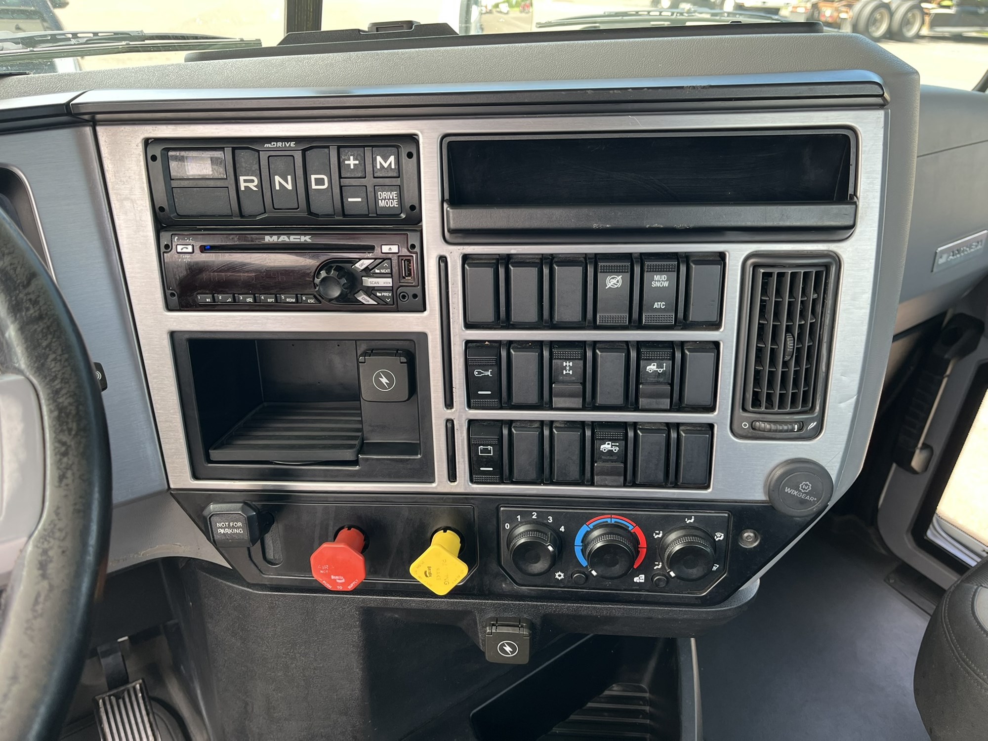 2019 MACK AN64T 1000581-10 2019 MACK AN64T 1000581-10