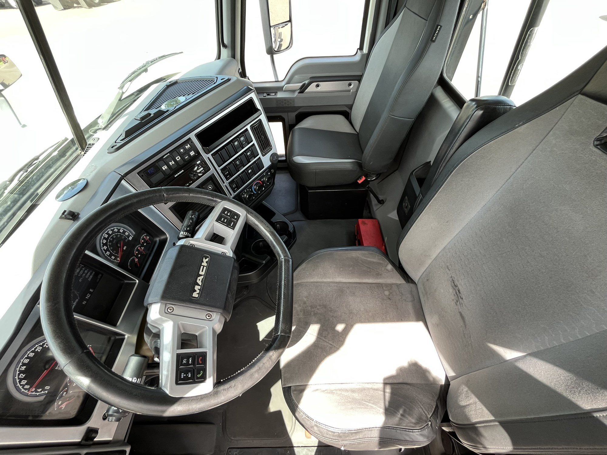 2019 MACK AN64T 1000581-12 2019 MACK AN64T 1000581-12