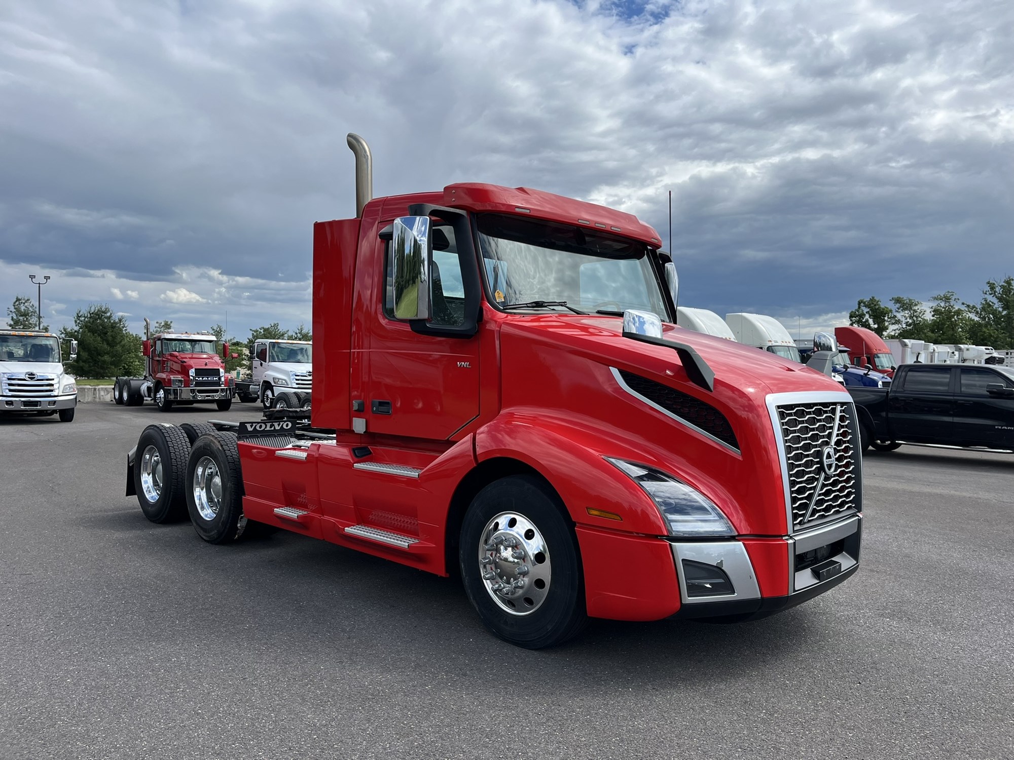 2023 VOLVO VNL64T N 1001334-03 2023 VOLVO VNL64T N 1001334-03