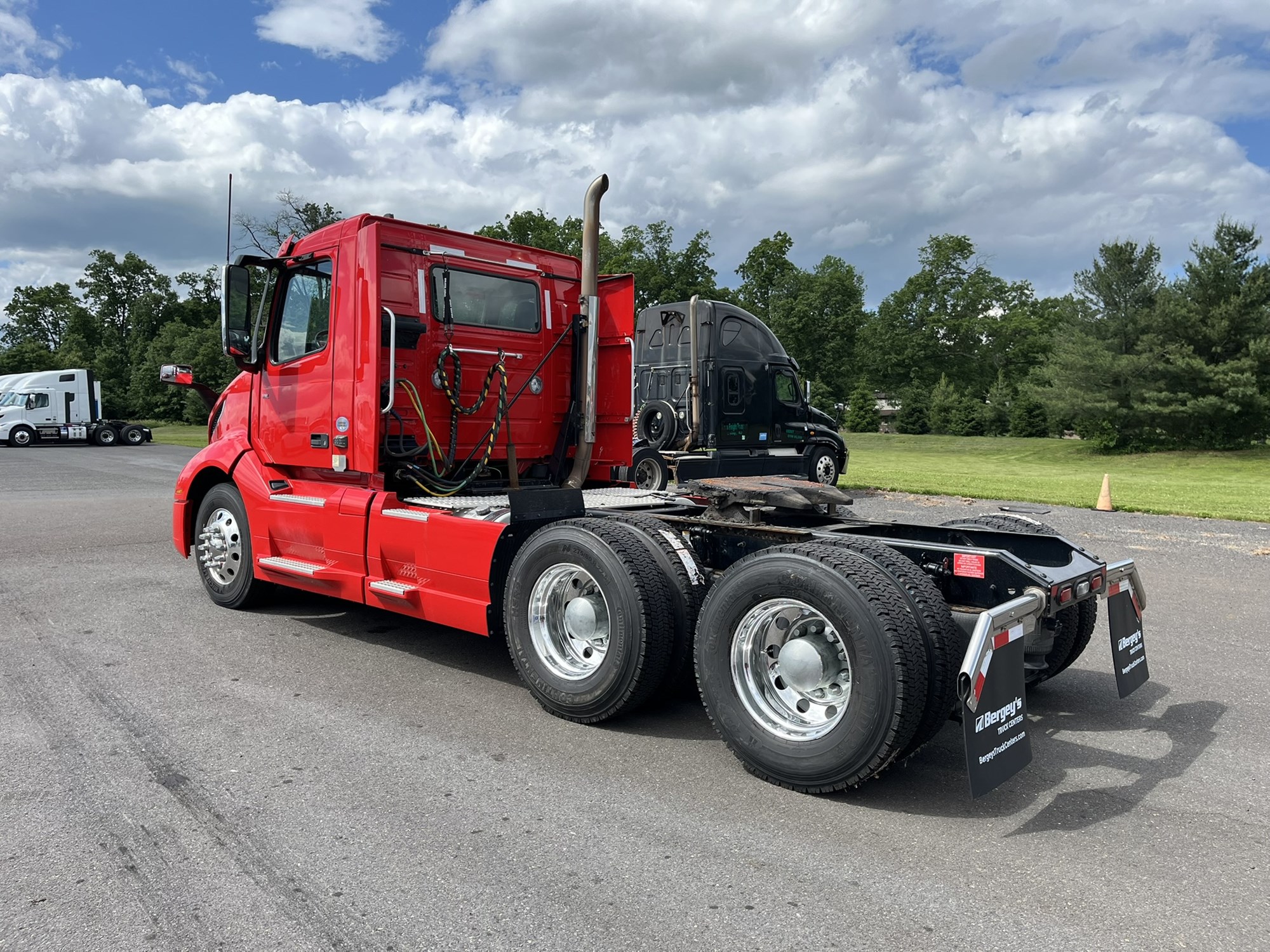 2023 VOLVO VNL64T N 1001334-06 2023 VOLVO VNL64T N 1001334-06