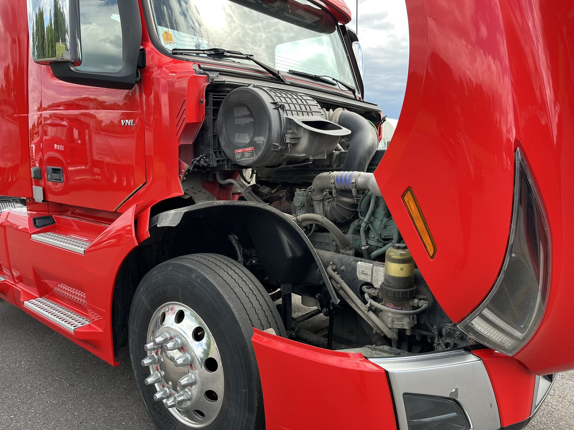 2023 VOLVO VNL64T N 1001334-17 2023 VOLVO VNL64T N 1001334-17