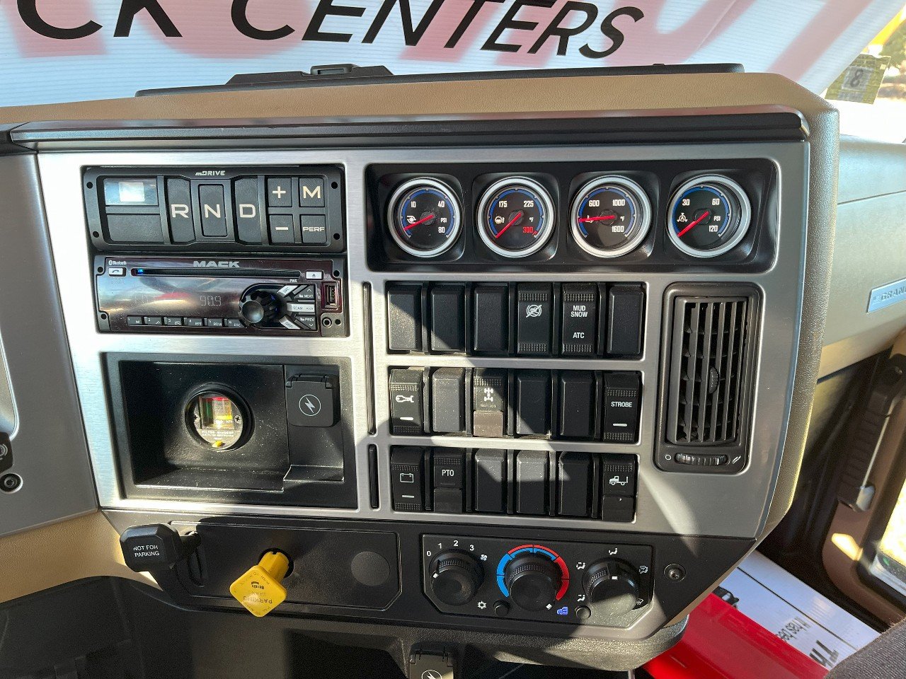 2019 MACK GR64F 1001468-11 2019 MACK GR64F 1001468-11