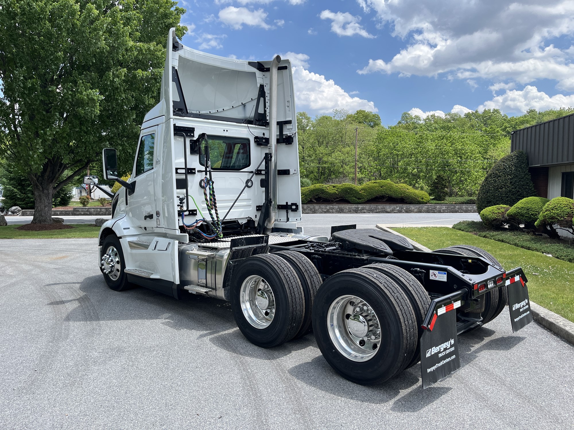 2025 VOLVO New VNL64T300 1065395-07 2025 VOLVO New VNL64T300 1065395-07