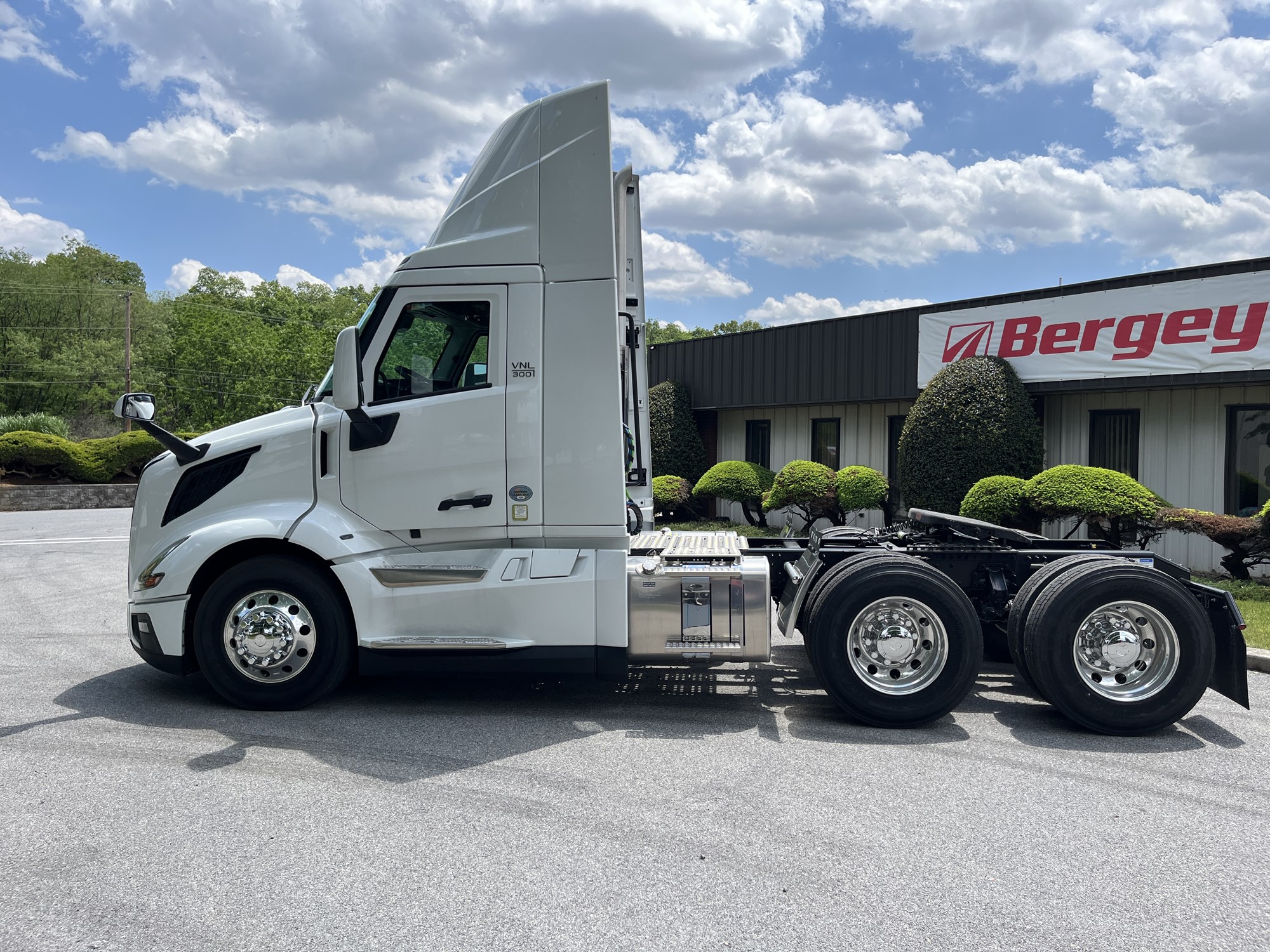 2025 VOLVO New VNL64T300 1065395-08 2025 VOLVO New VNL64T300 1065395-08