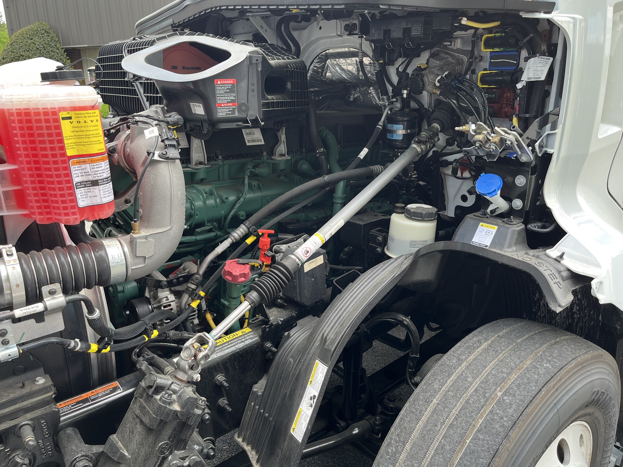 2025 VOLVO New VNL64T300 1065395-10 2025 VOLVO New VNL64T300 1065395-10