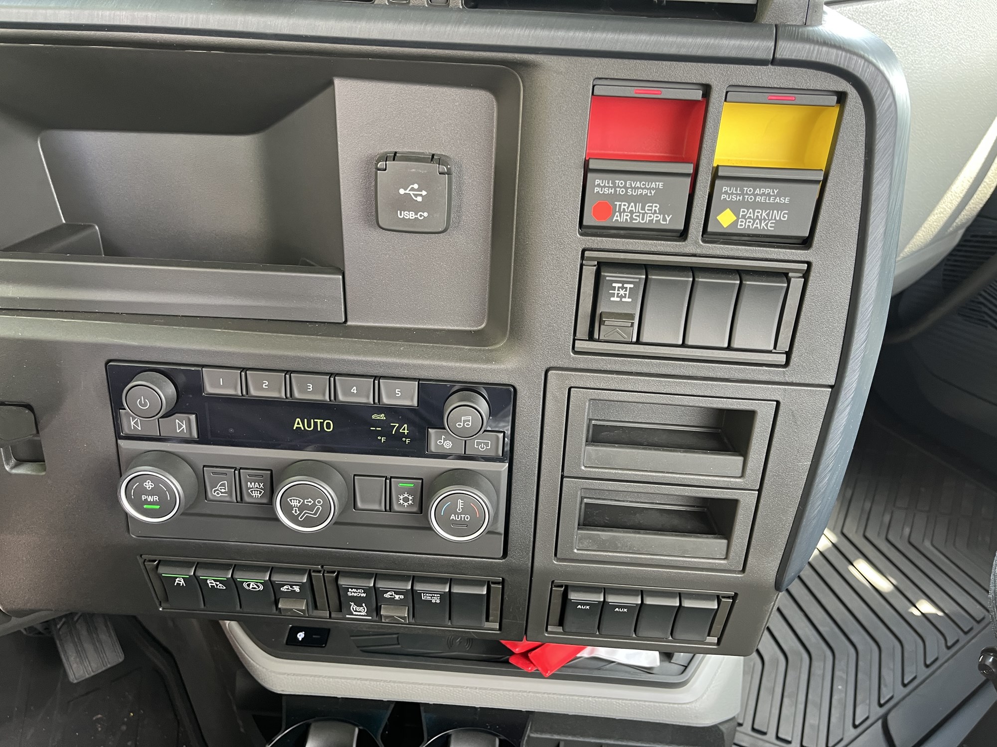 2025 VOLVO New VNL64T300 1065395-14 2025 VOLVO New VNL64T300 1065395-14