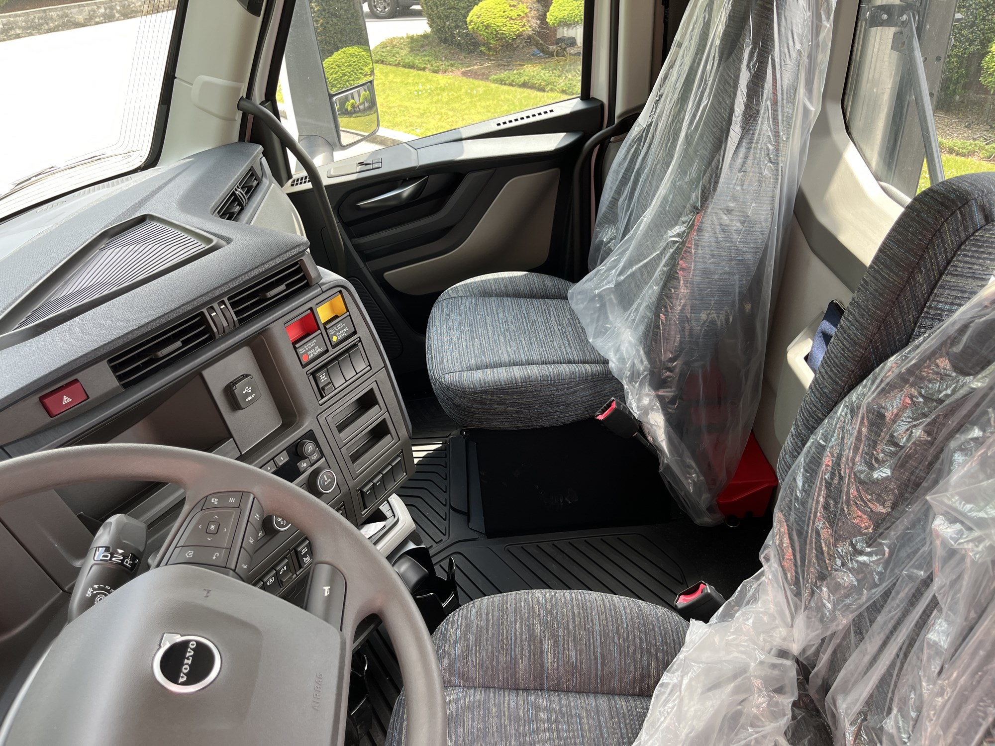 2025 VOLVO New VNL64T300 1065395-15 2025 VOLVO New VNL64T300 1065395-15